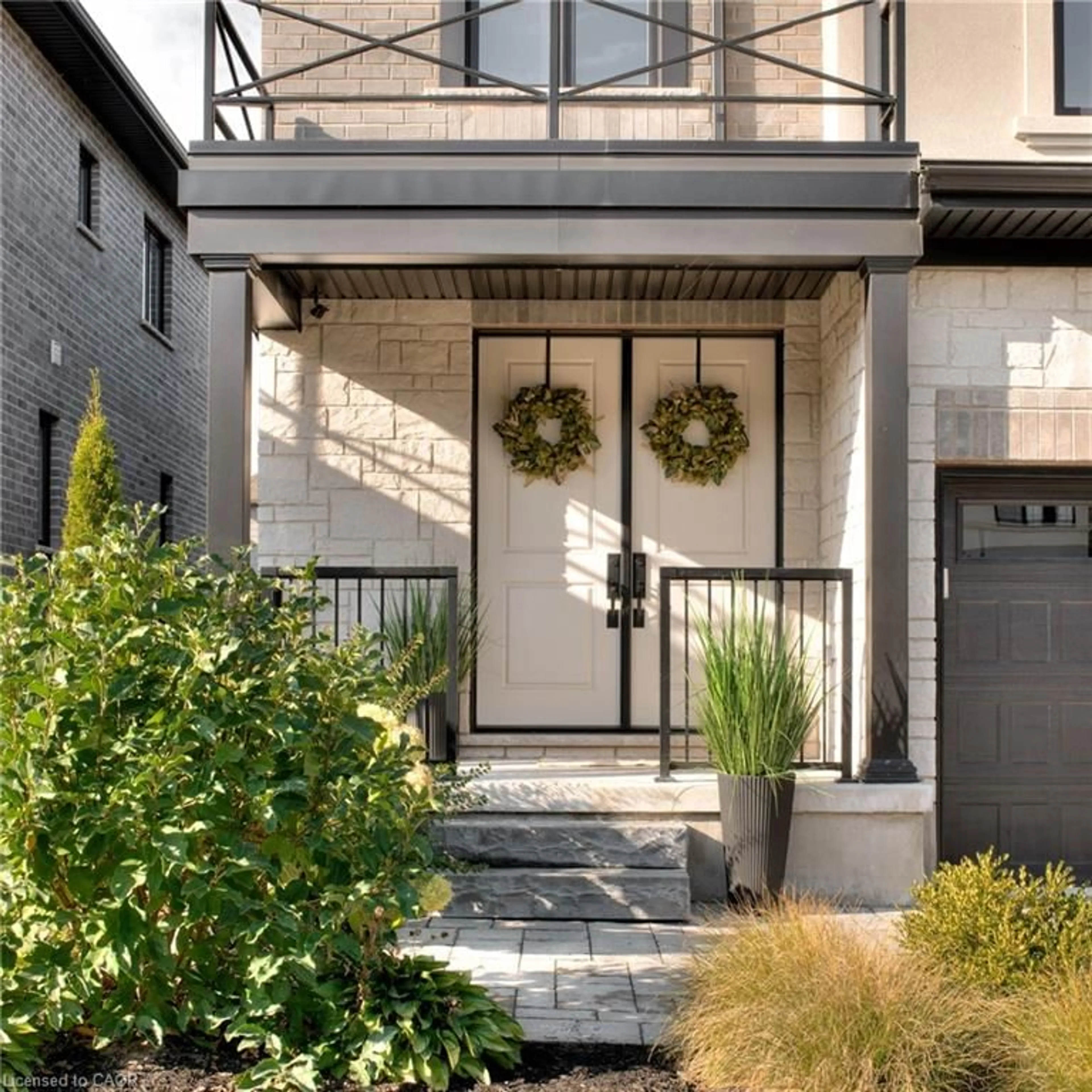 Indoor entryway for 231 Forest Creek Dr, Kitchener Ontario N2R 0M2