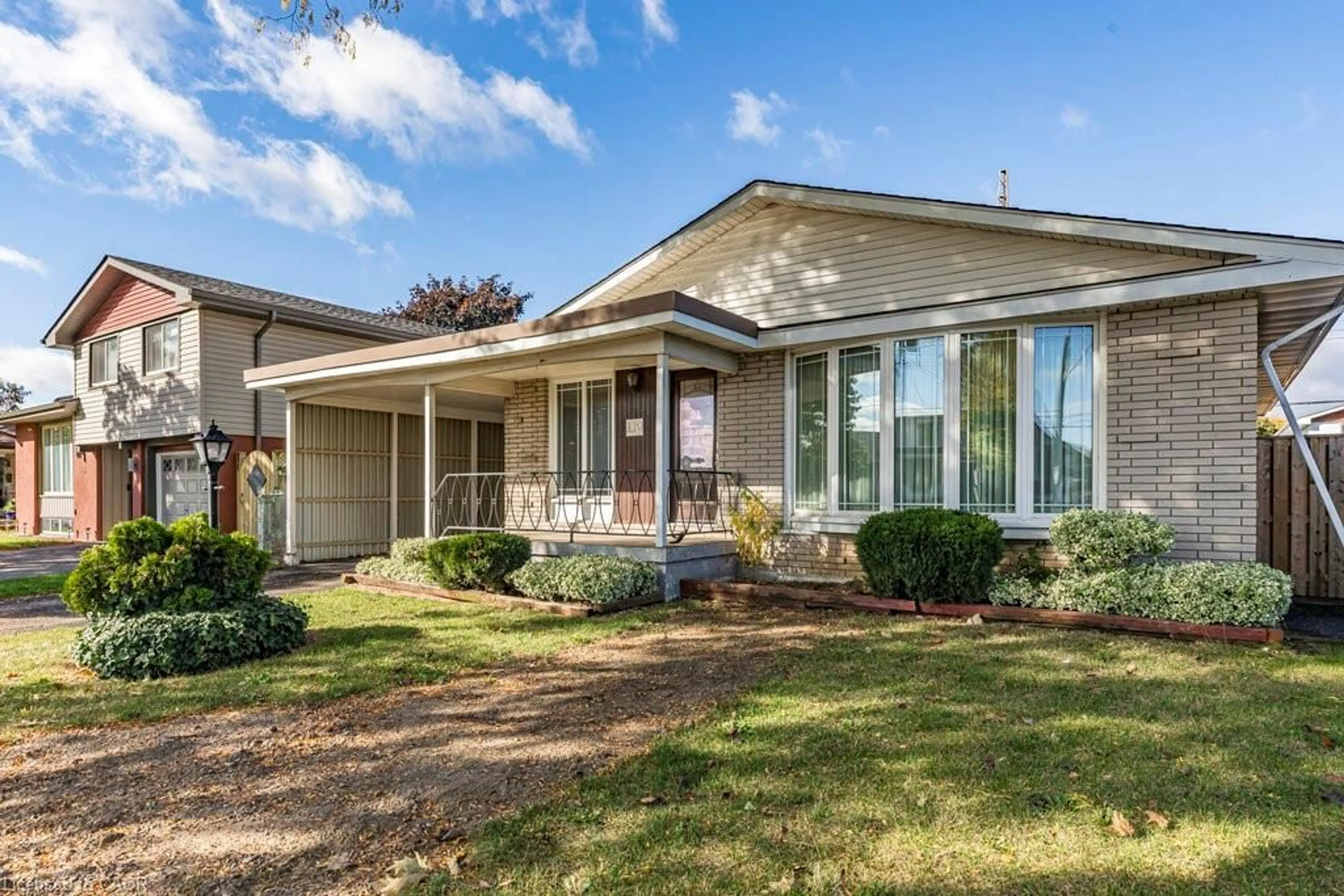 Home with vinyl exterior material, street for 112 Nash Rd, Hamilton Ontario L8K 4J7