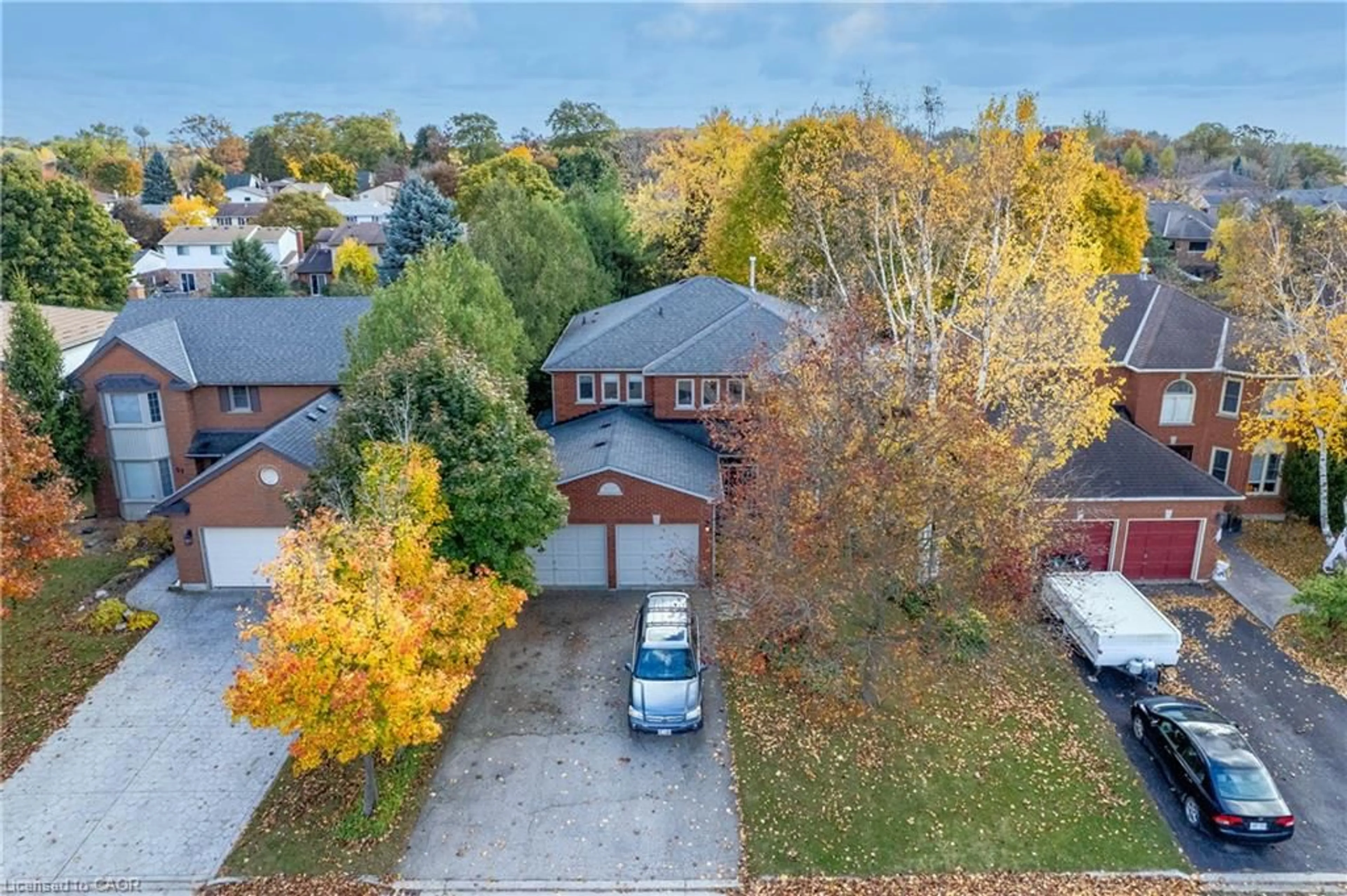 A pic from outside/outdoor area/front of a property/back of a property/a pic from drone, street for 61 Harwood Rd, Cambridge Ontario N1S 4R9