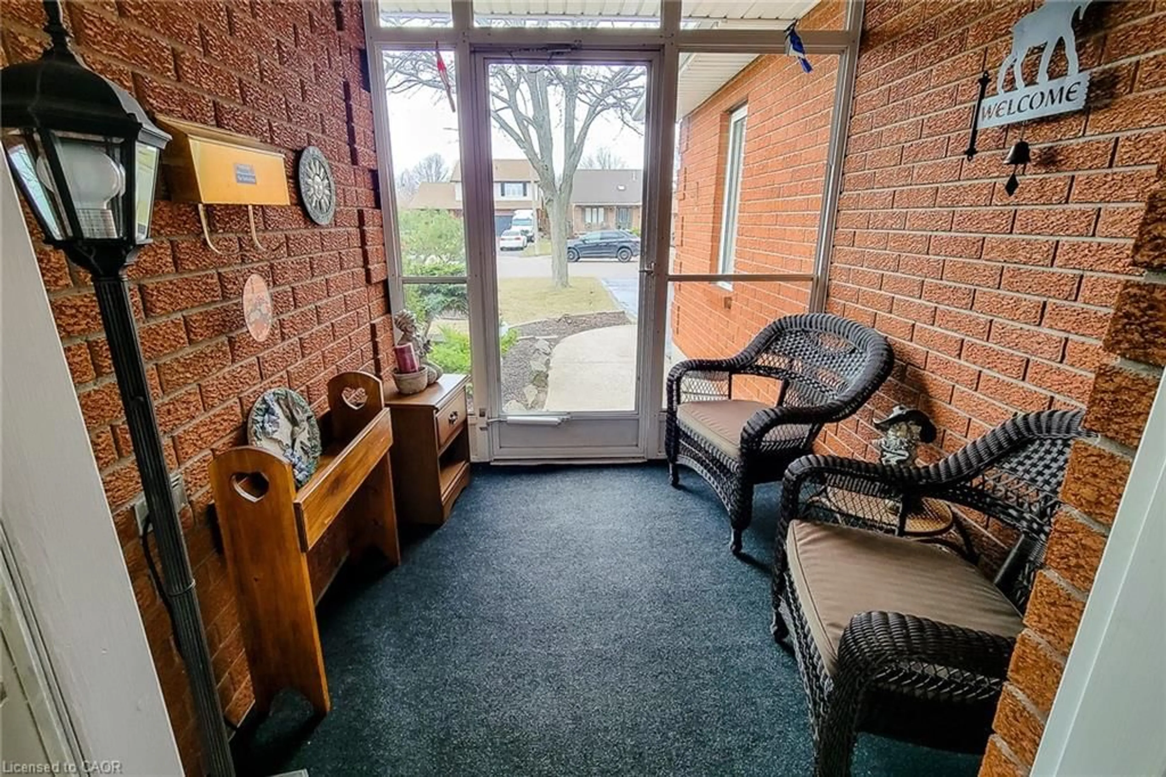 Indoor foyer for 251 Alderlea Ave, Mount Hope Ontario L0R 1W0