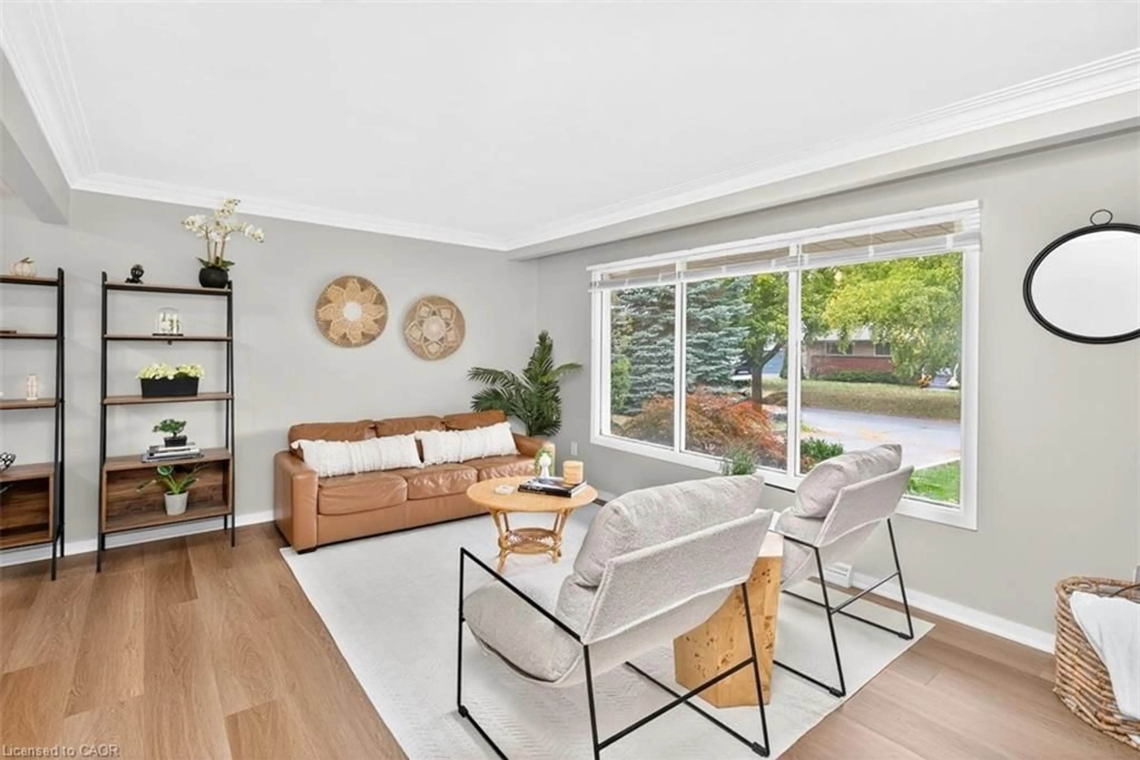 Living room with furniture, unknown for 6 Princess Ann Cir, St. Catharines Ontario L2T 2C7