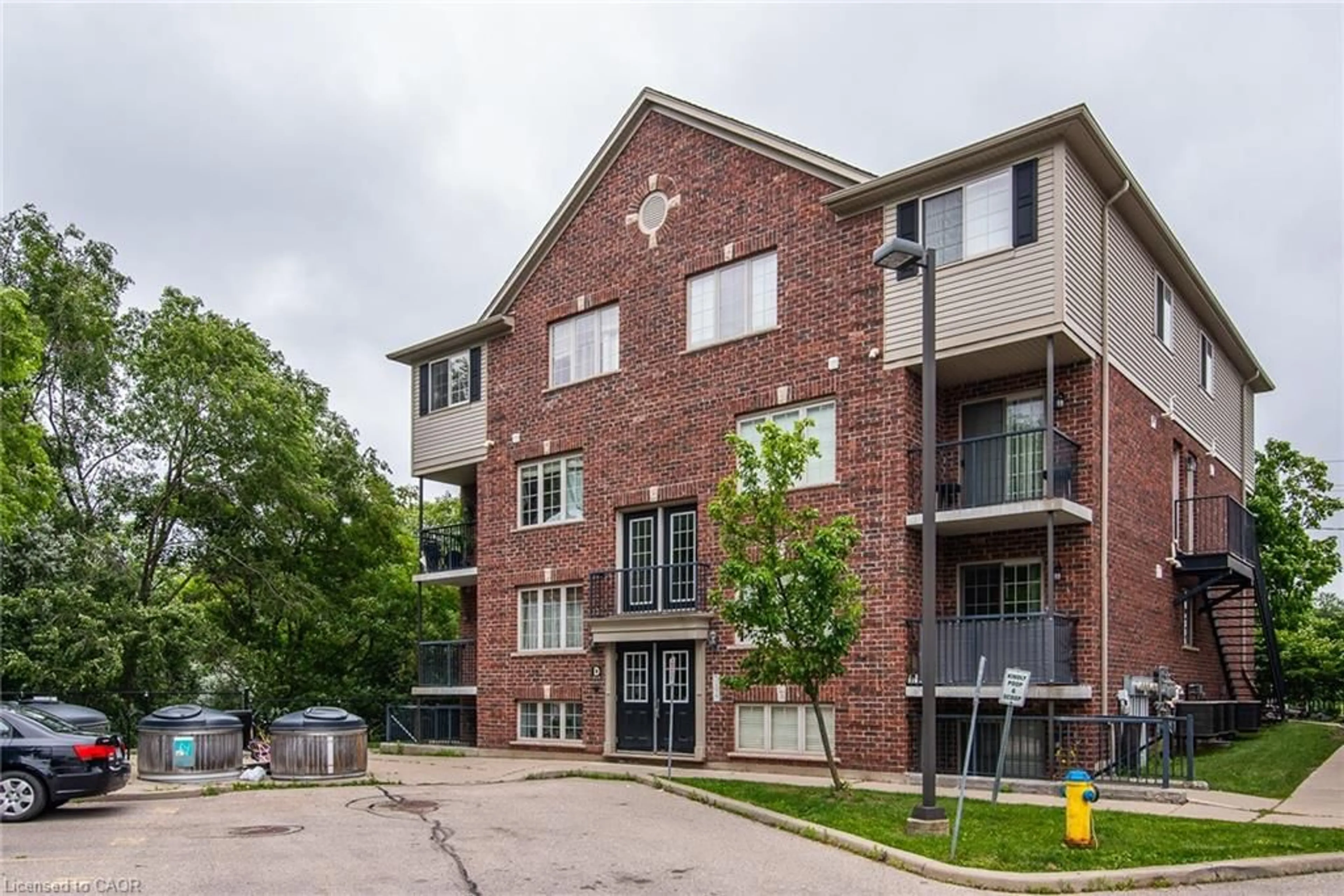 Home with brick exterior material, building for 950 Highland Dr #32, Kitchener Ontario N2N 0A5