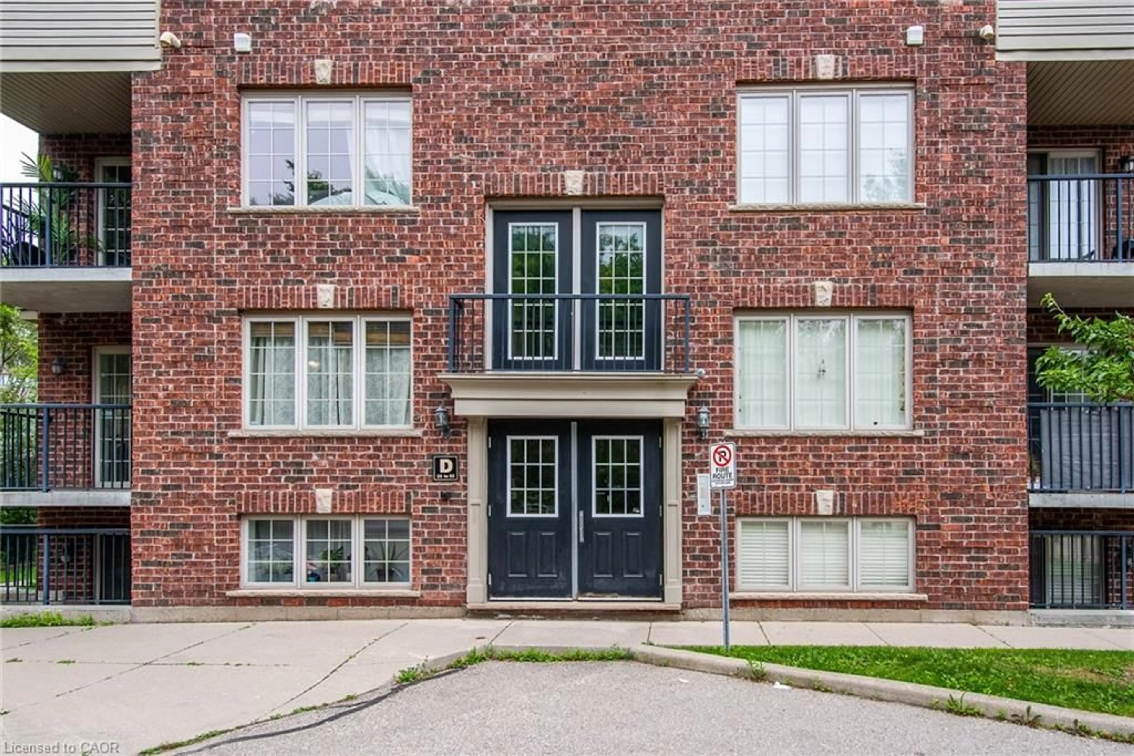 Home with brick exterior material, street for 950 Highland Dr #32, Kitchener Ontario N2N 0A5