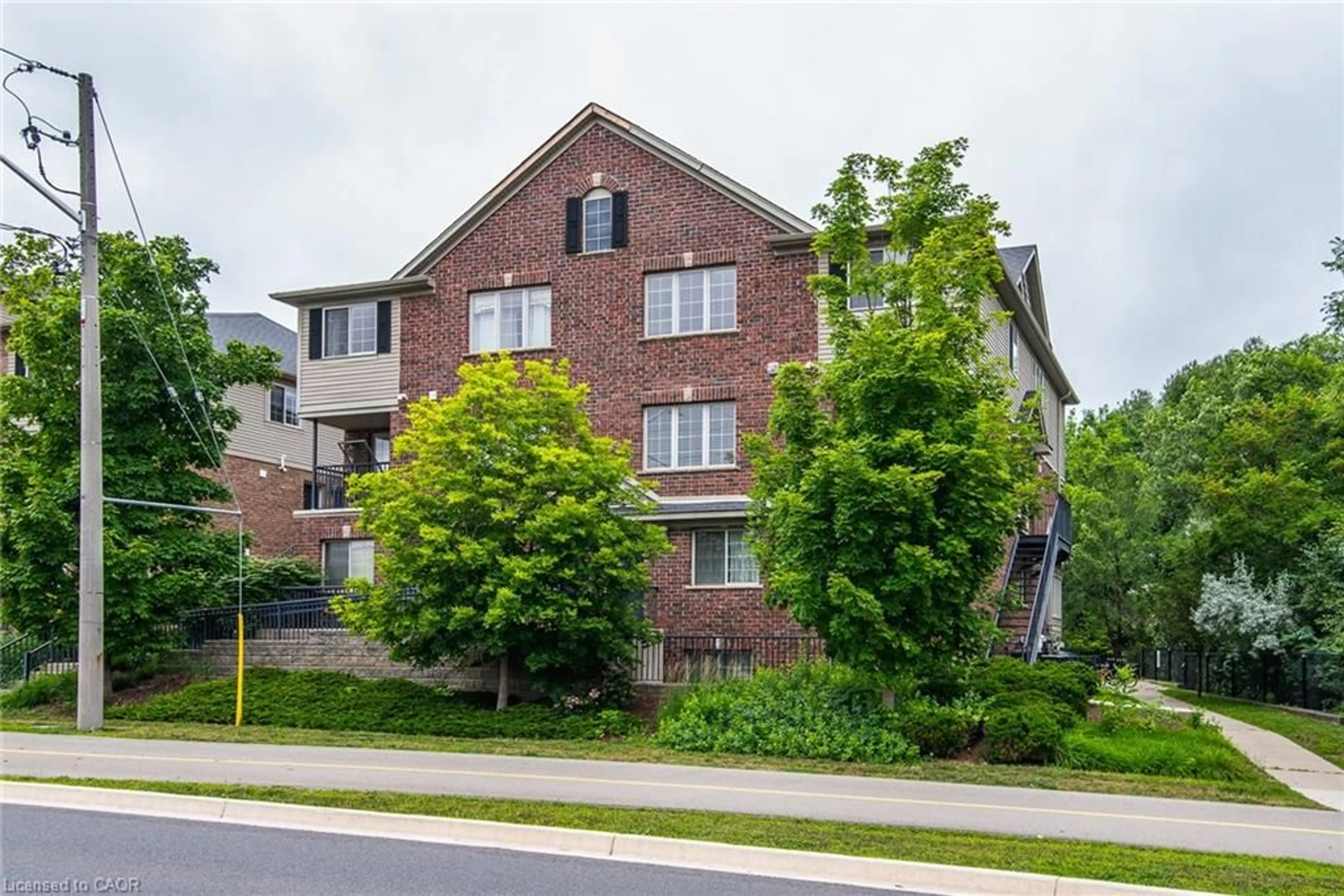 Home with brick exterior material, street for 950 Highland Dr #32, Kitchener Ontario N2N 0A5