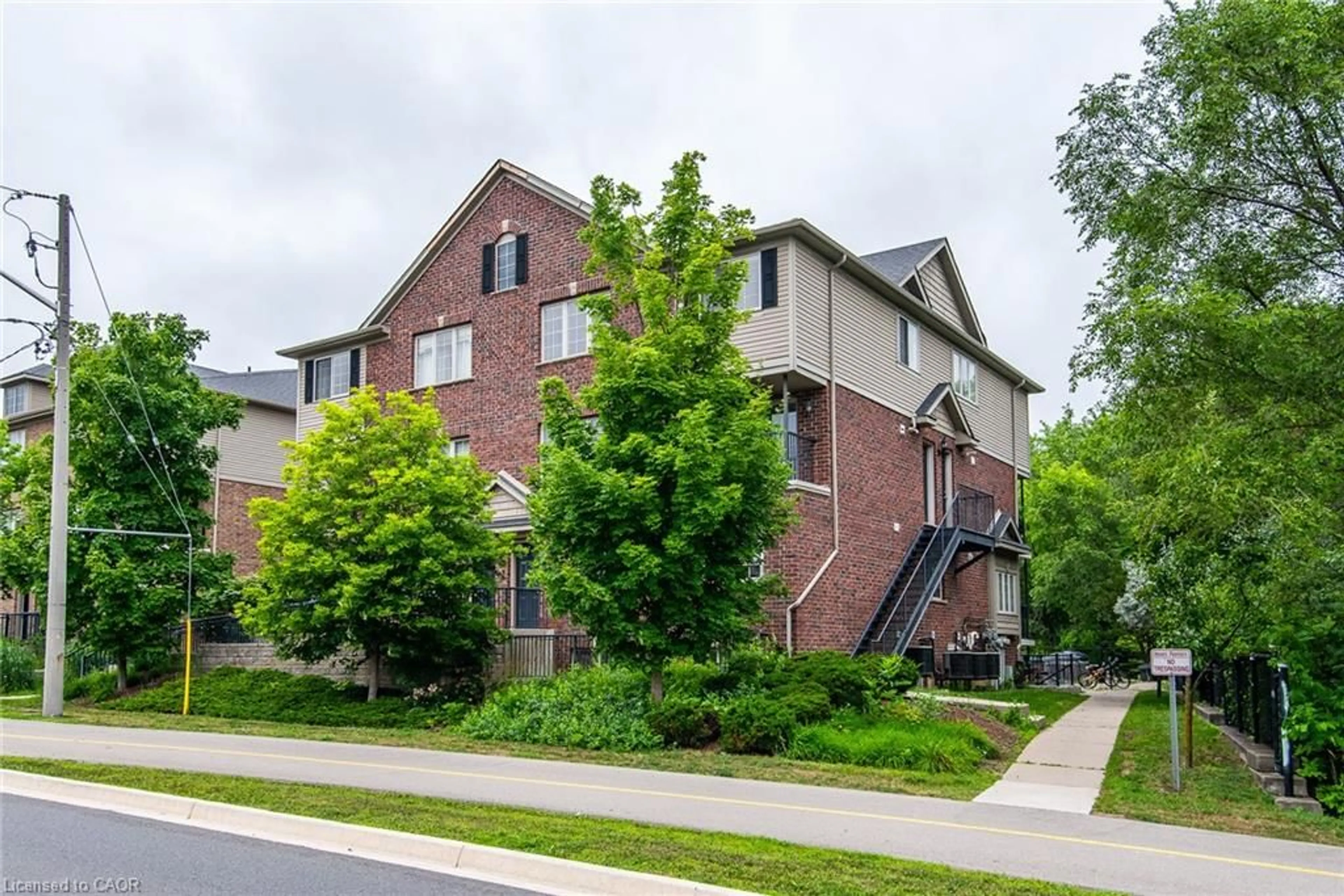 Home with brick exterior material, street for 950 Highland Dr #32, Kitchener Ontario N2N 0A5