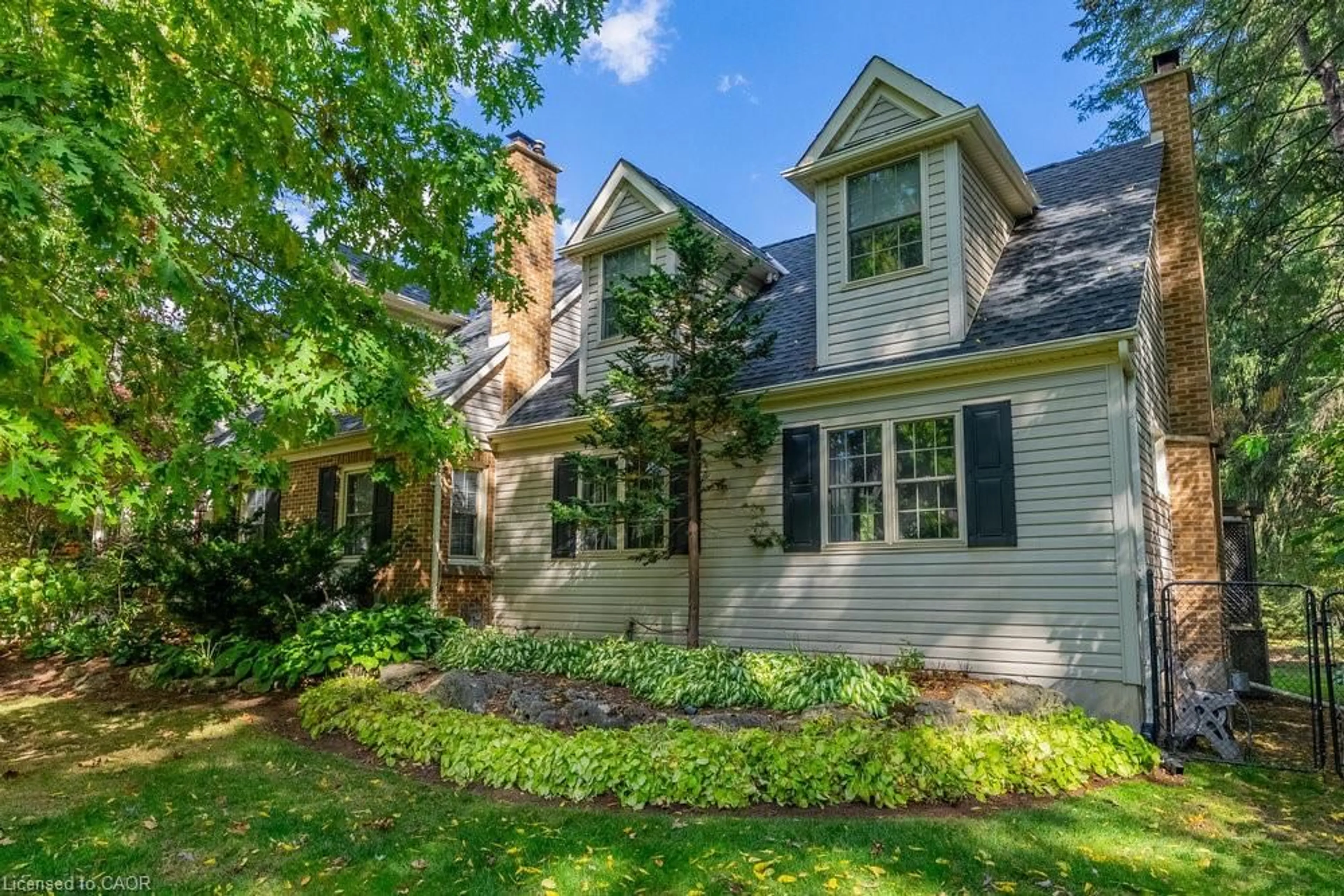 Home with vinyl exterior material, street for 27 Lovers Lane, Ancaster Ontario L9G 1G4