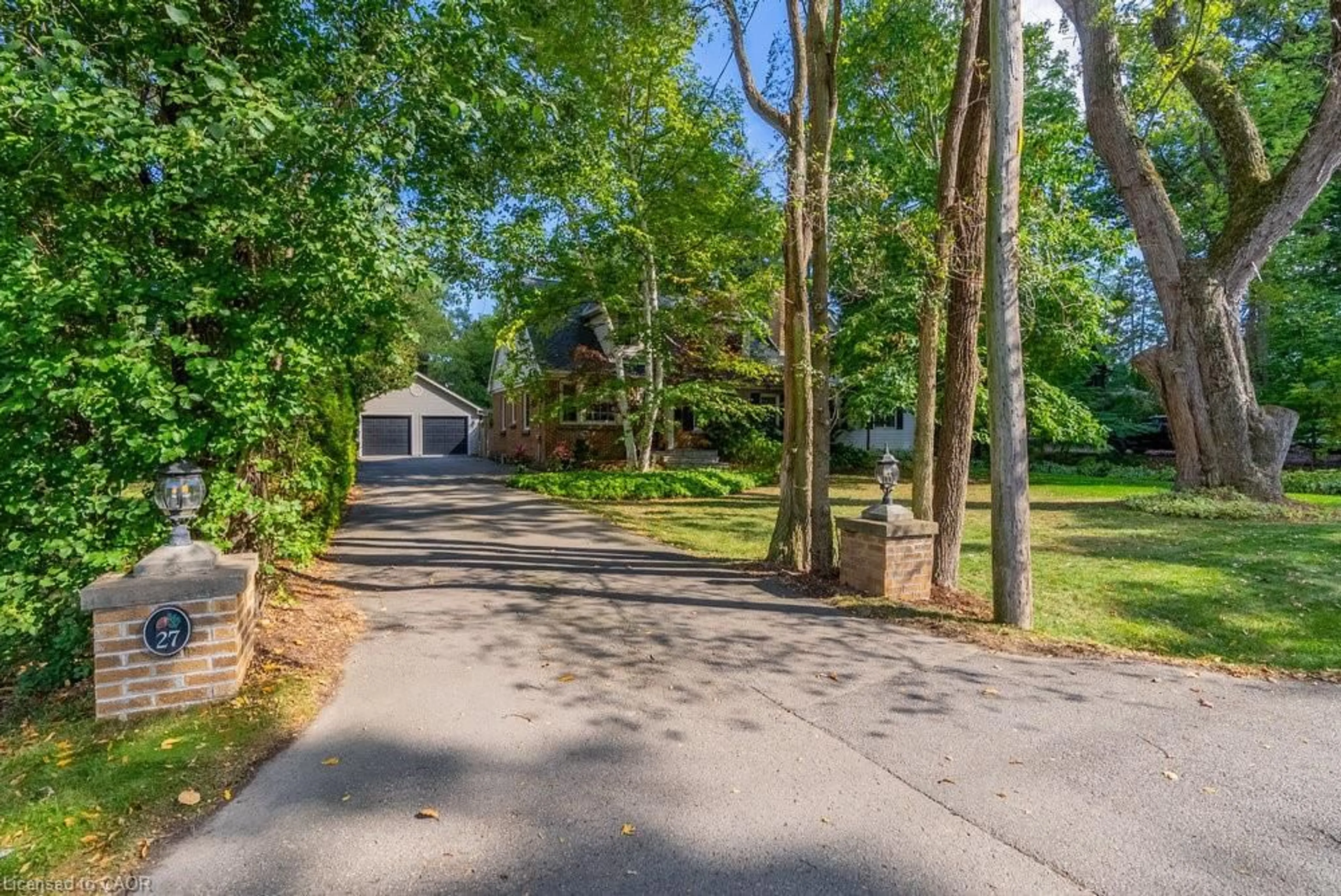 A pic from outside/outdoor area/front of a property/back of a property/a pic from drone, street for 27 Lovers Lane, Ancaster Ontario L9G 1G4