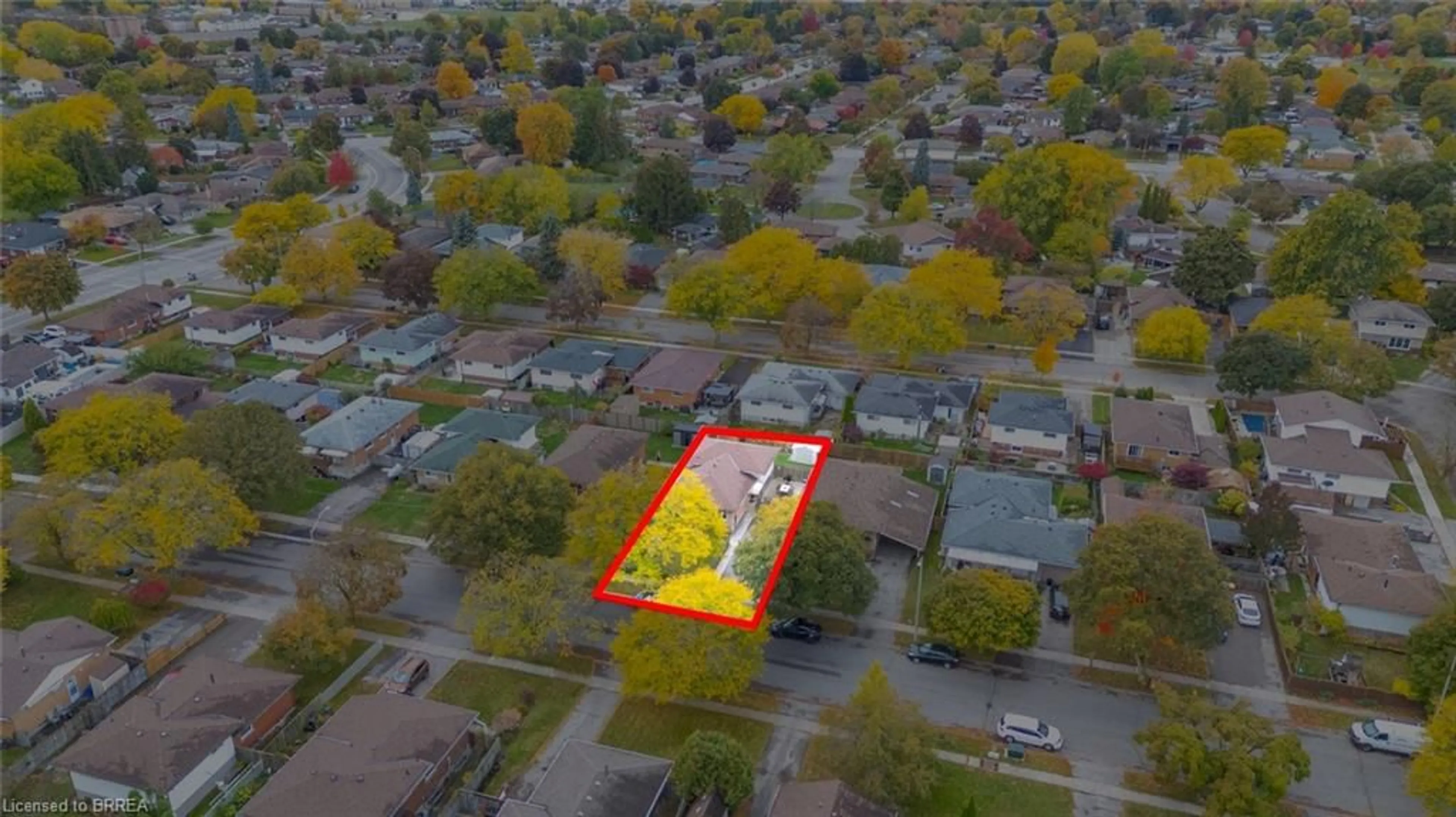 A pic from outside/outdoor area/front of a property/back of a property/a pic from drone, street for 42 Palm Cres, Brantford Ontario N3R 5G2