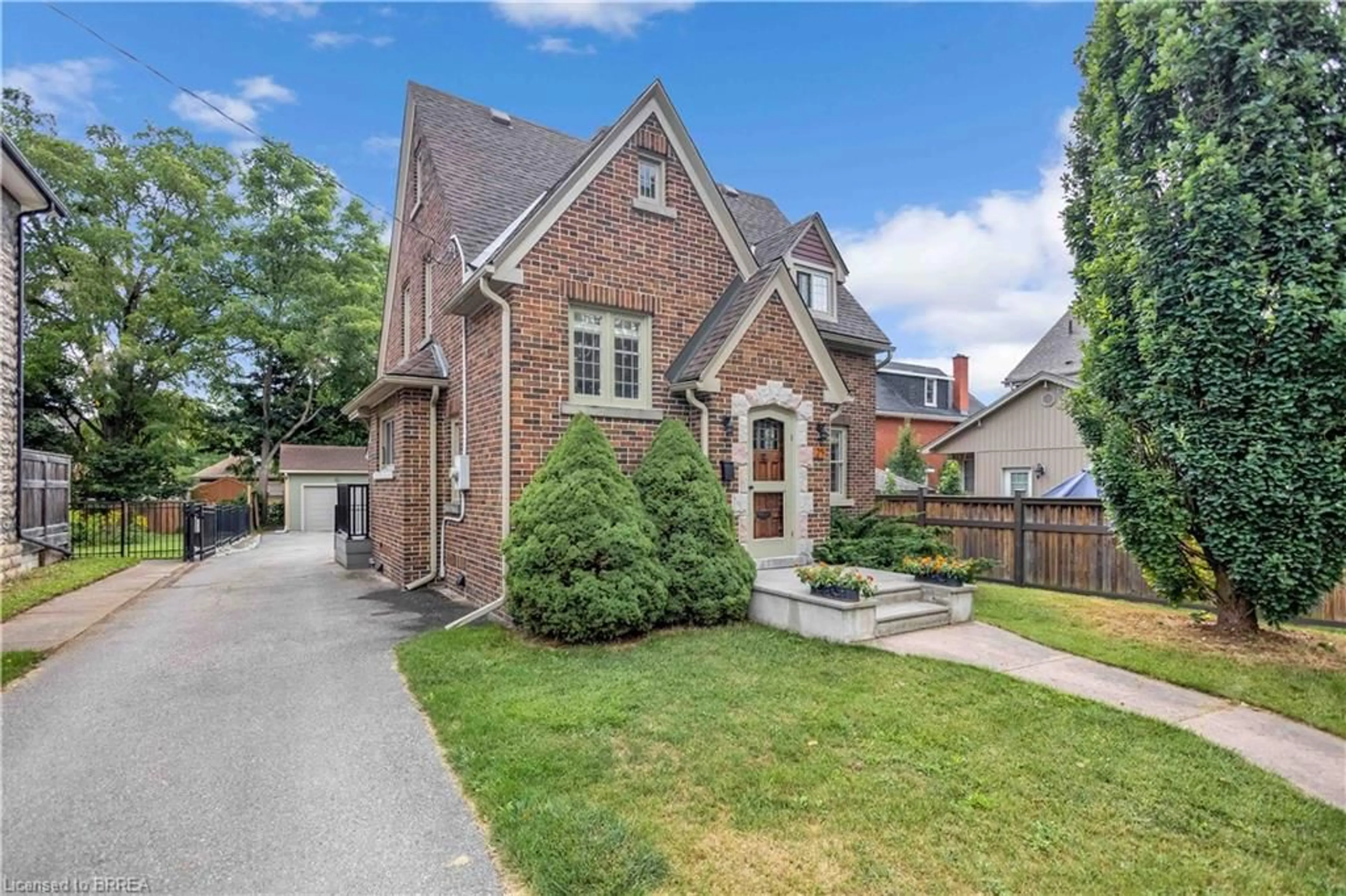 Home with brick exterior material, street for 25 Broadway St, Paris Ontario N3L 2R3