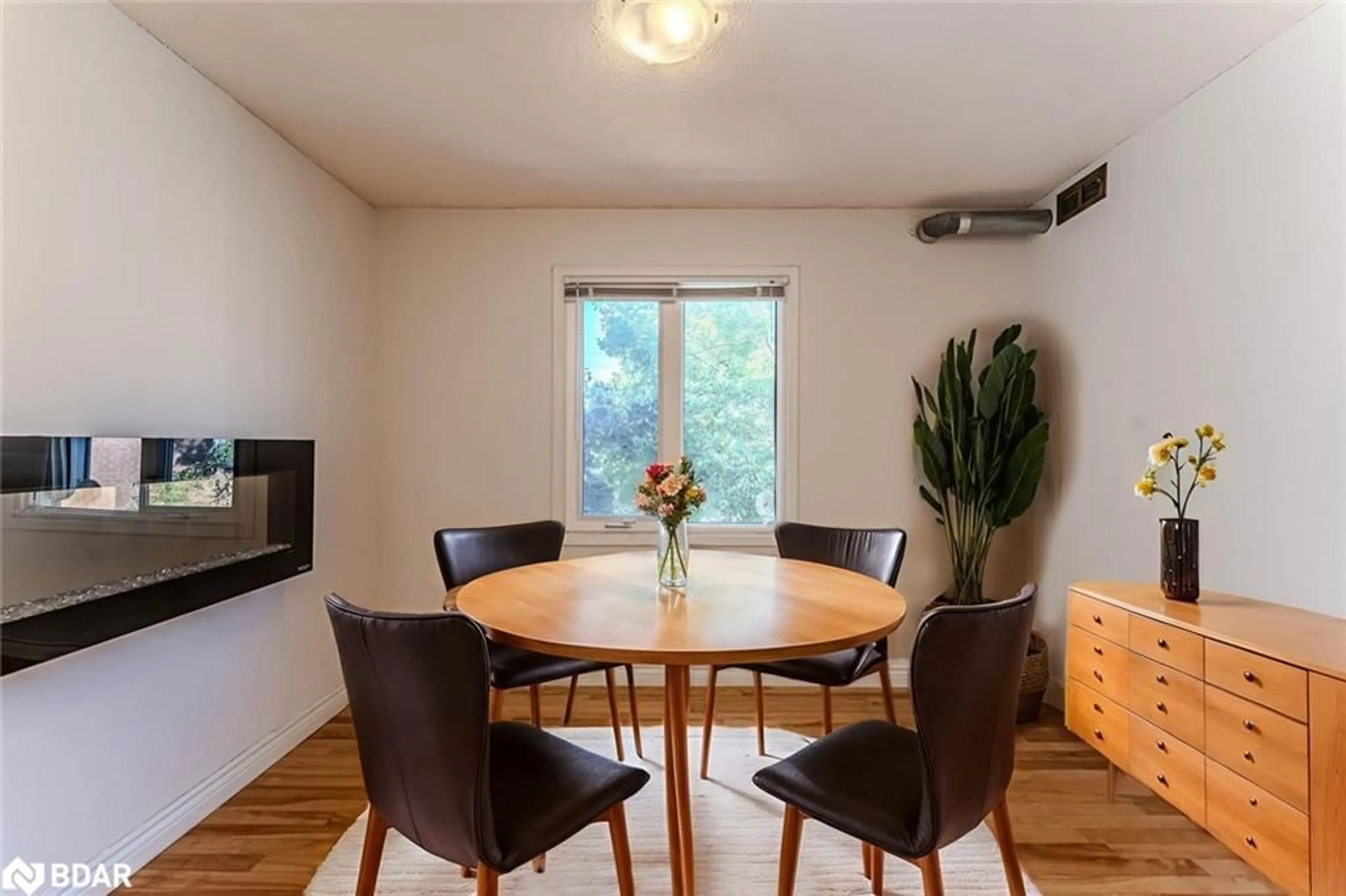 Dining room, wood/laminate floor for 508 Essa Road #52, Barrie Ontario L4N 7L5