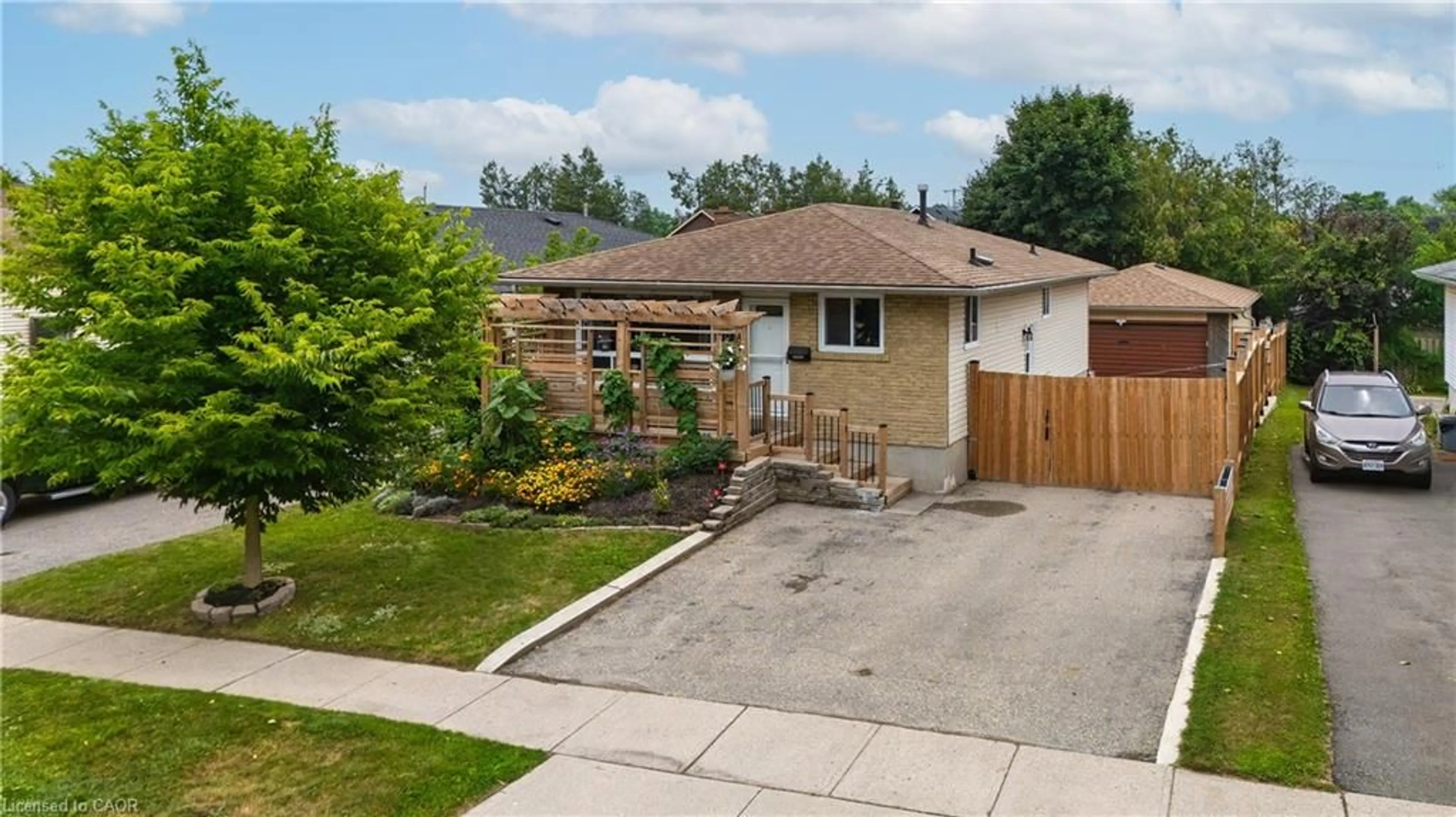 A pic from outside/outdoor area/front of a property/back of a property/a pic from drone, street for 112 Limpert Ave, Cambridge Ontario N3C 1B9