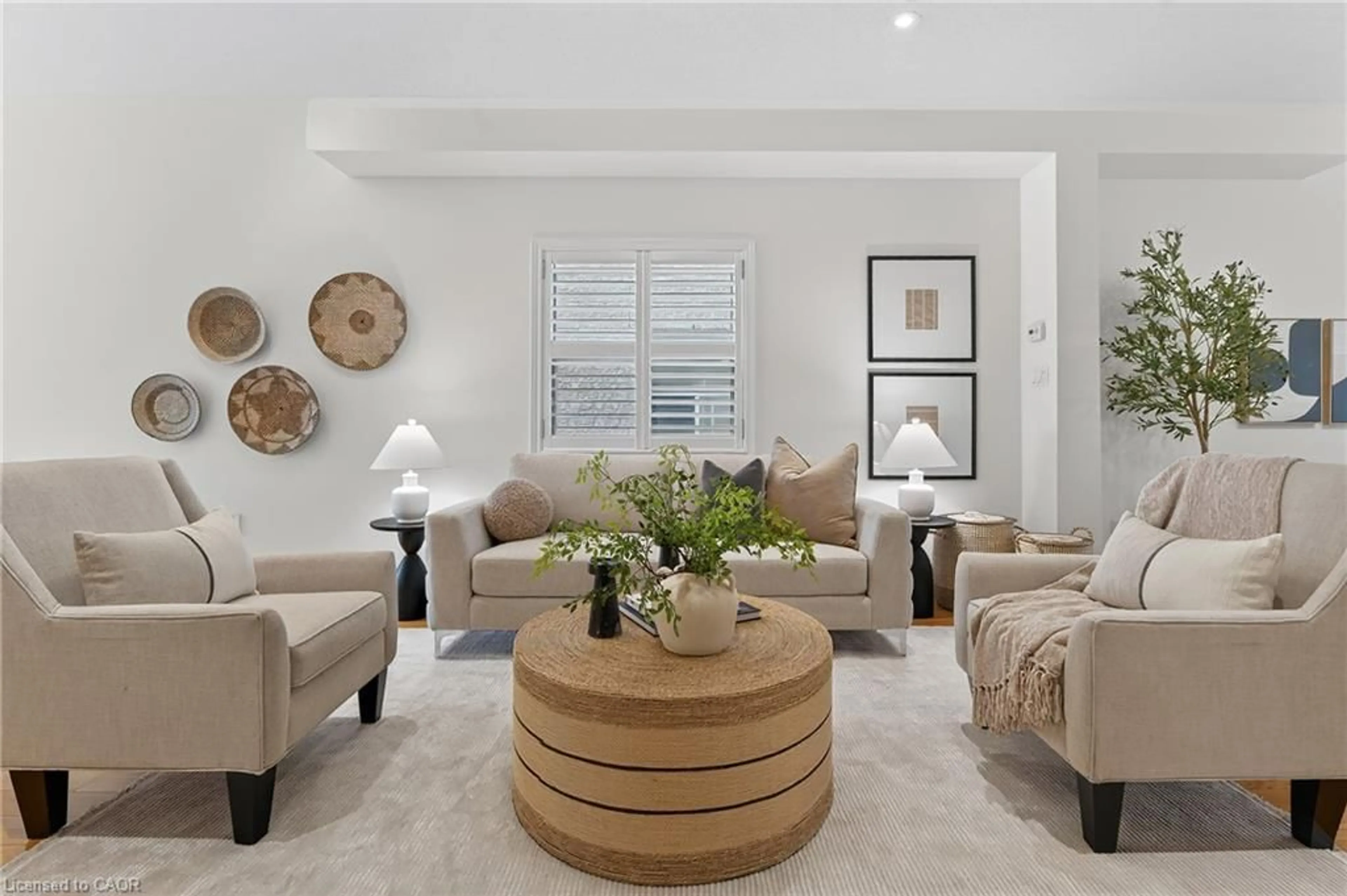 Living room with furniture, unknown for 275 Comiskey Cres, Mississauga Ontario L5W 0C4