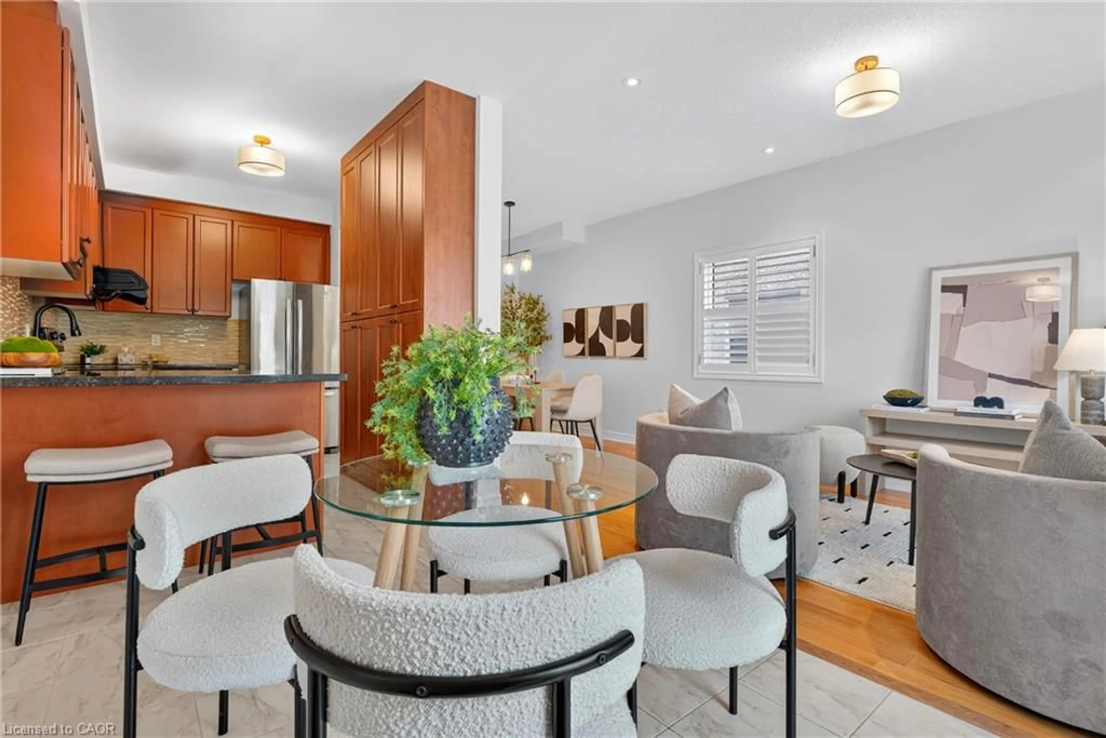 Open concept kitchen, unknown for 275 Comiskey Cres, Mississauga Ontario L5W 0C4