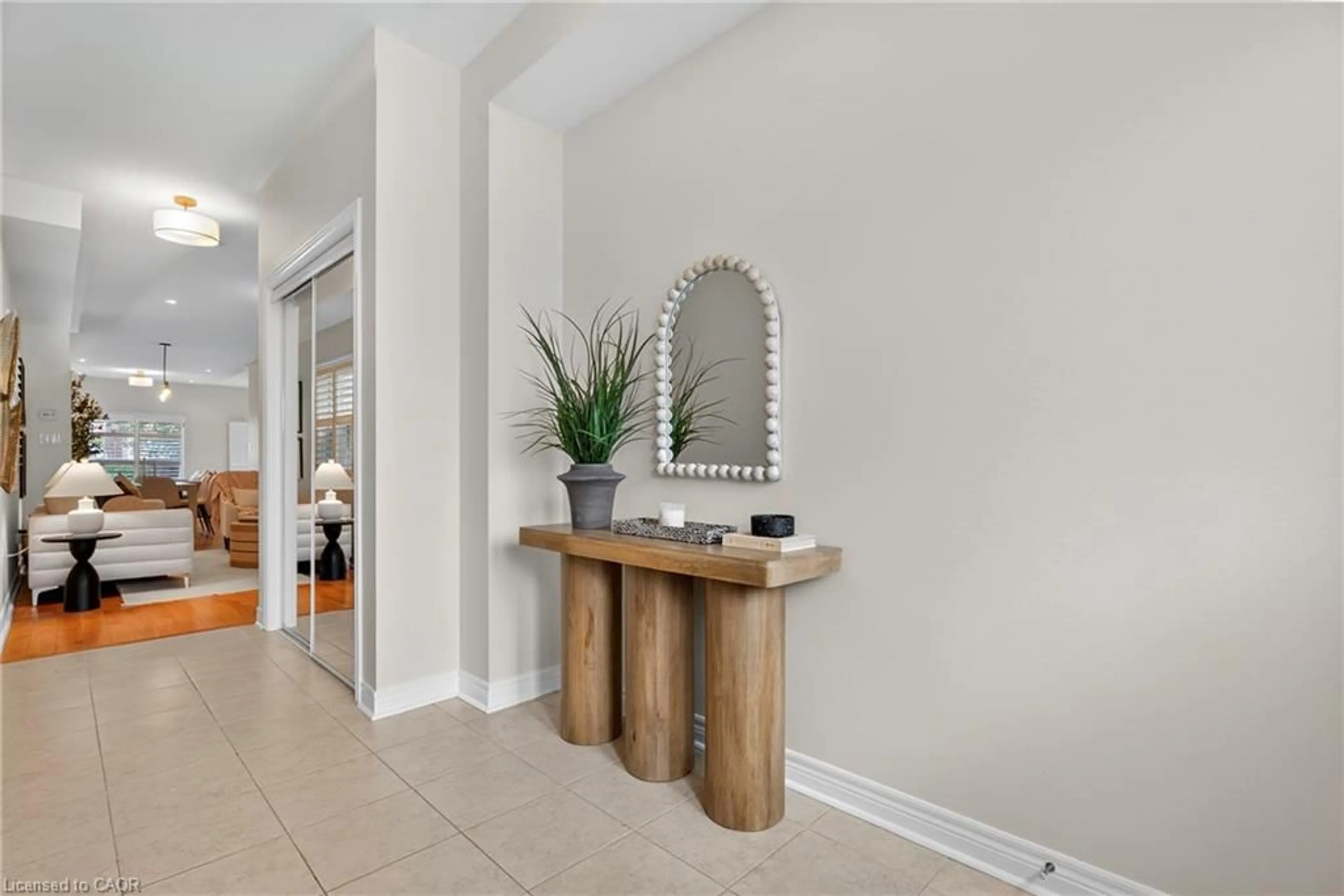 Indoor entryway for 275 Comiskey Cres, Mississauga Ontario L5W 0C4