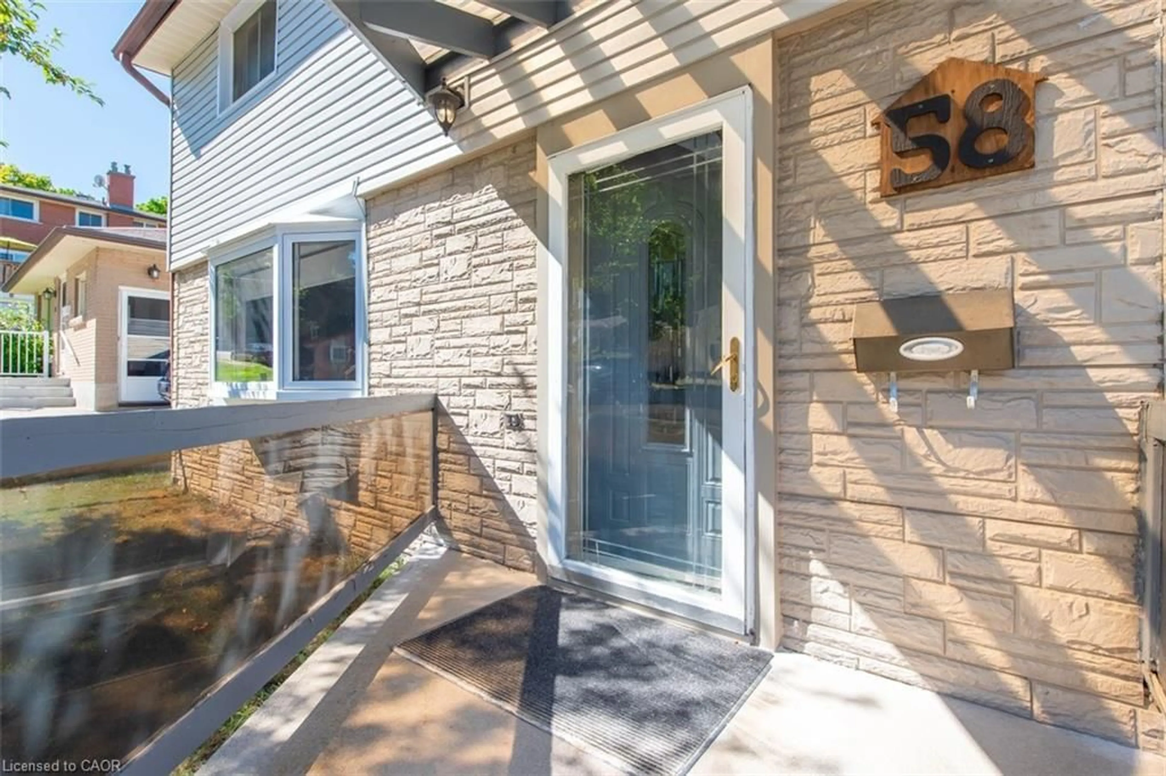 Indoor entryway for 58 Fourth Ave, Cambridge Ontario N1S 2E1