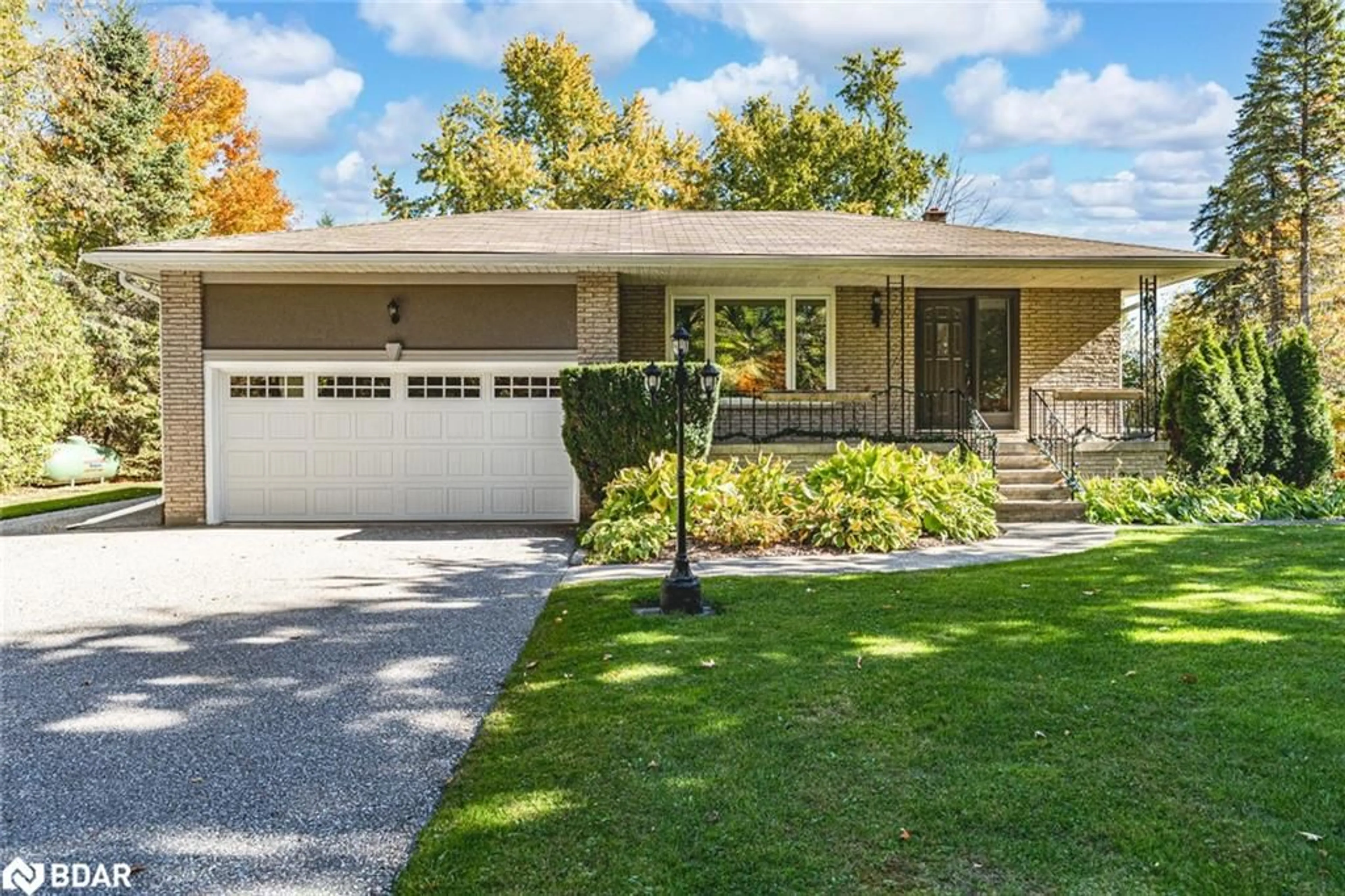 Home with vinyl exterior material, street for 5853 Yonge St, Innisfil Ontario L0L 1K0