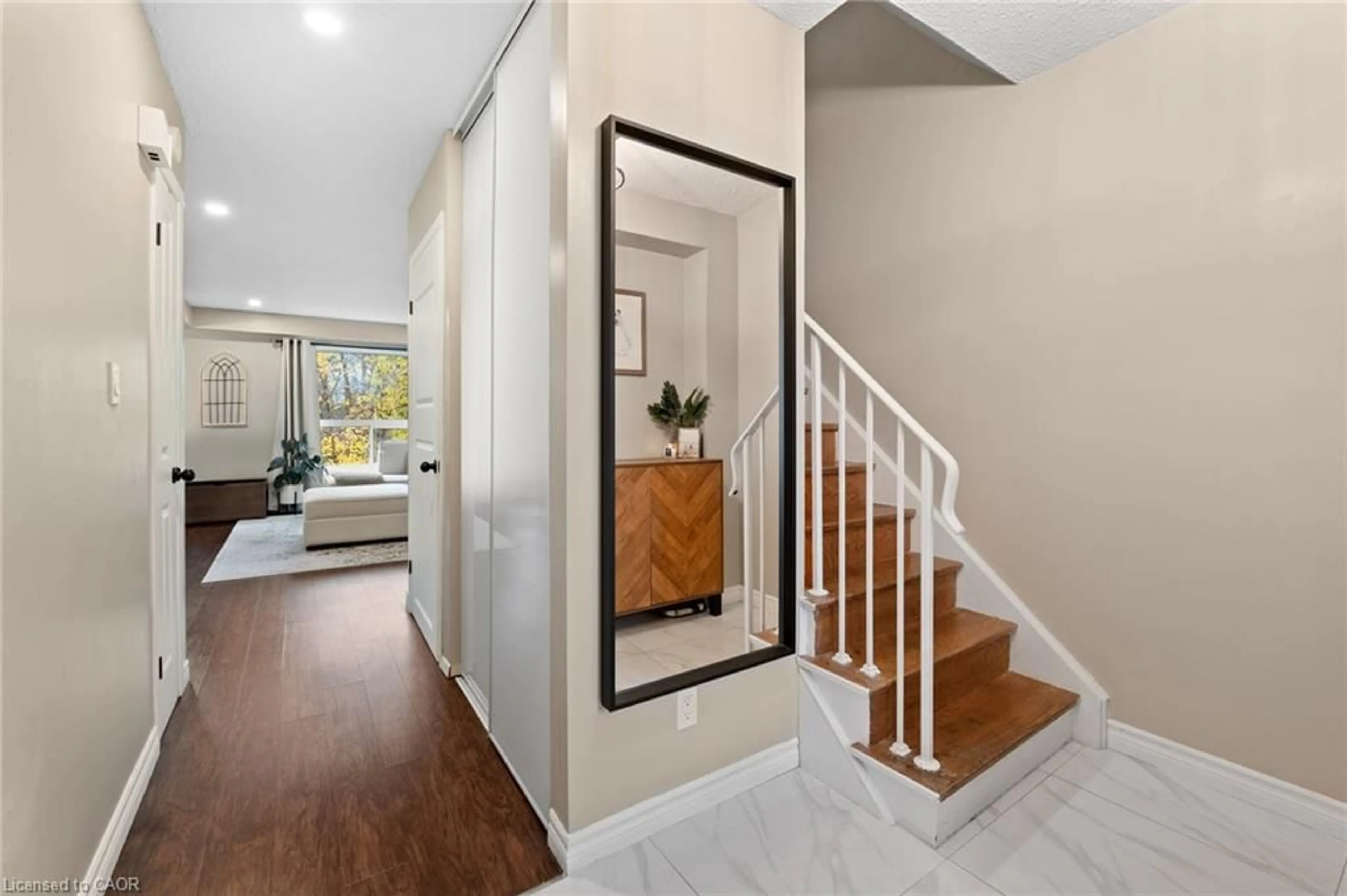 Indoor entryway for 286 Cushman Rd #42, St. Catharines Ontario L2M 6Z2