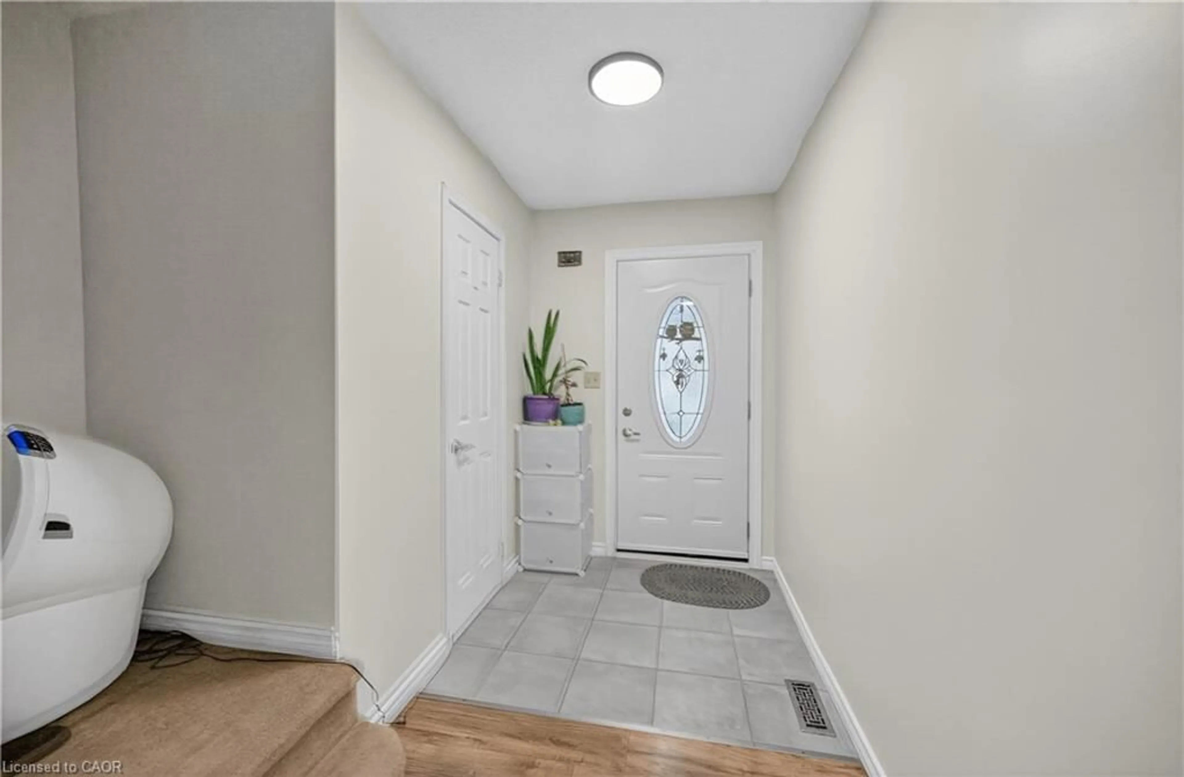 Indoor entryway for 860 Rymal Sq #86, Hamilton Ontario L8W 2X9