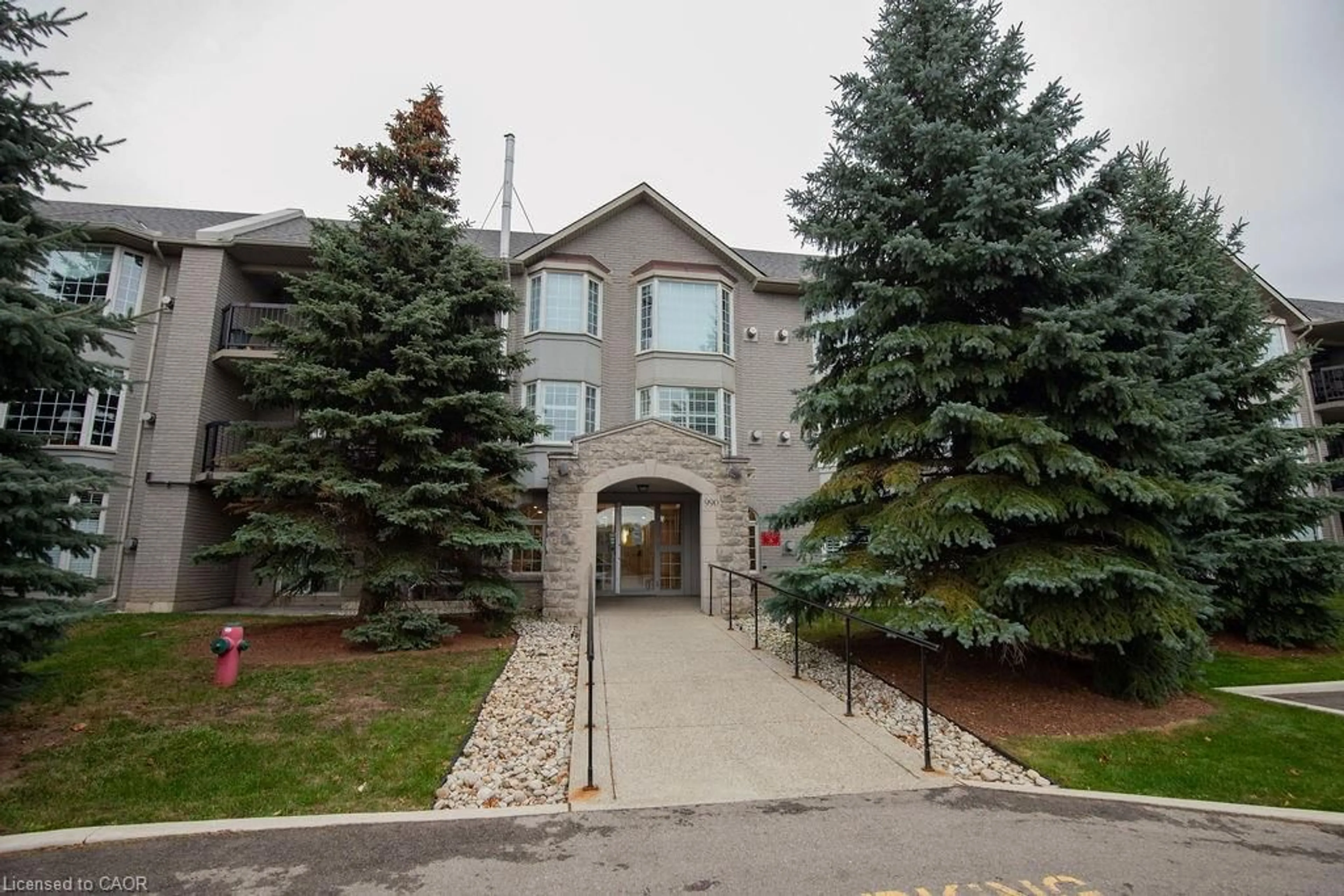 Patio, unknown for 990 Golf Links Rd #202, Hamilton Ontario L9K 1J8