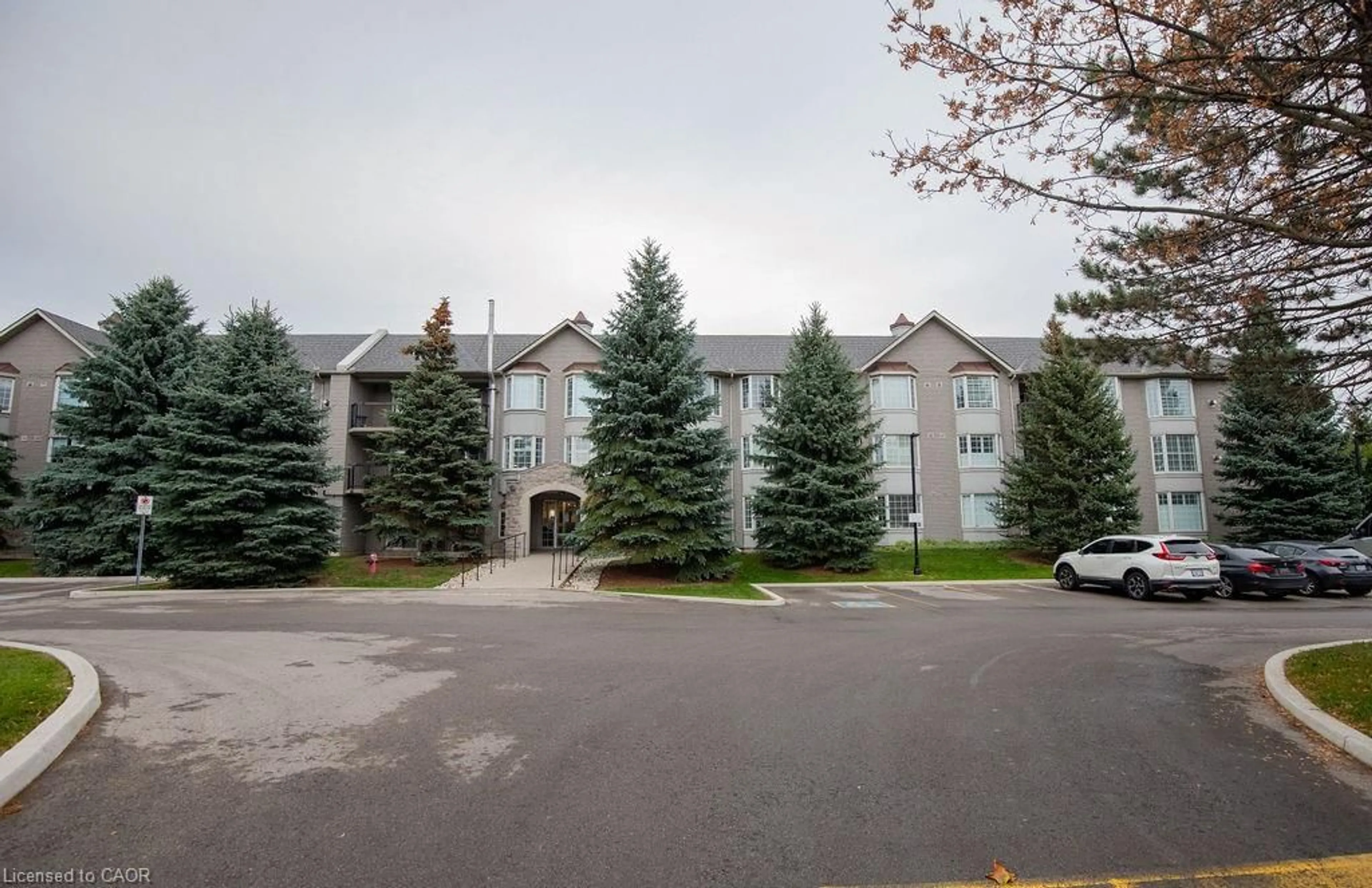 Patio, mountain view for 990 Golf Links Rd #202, Hamilton Ontario L9K 1J8