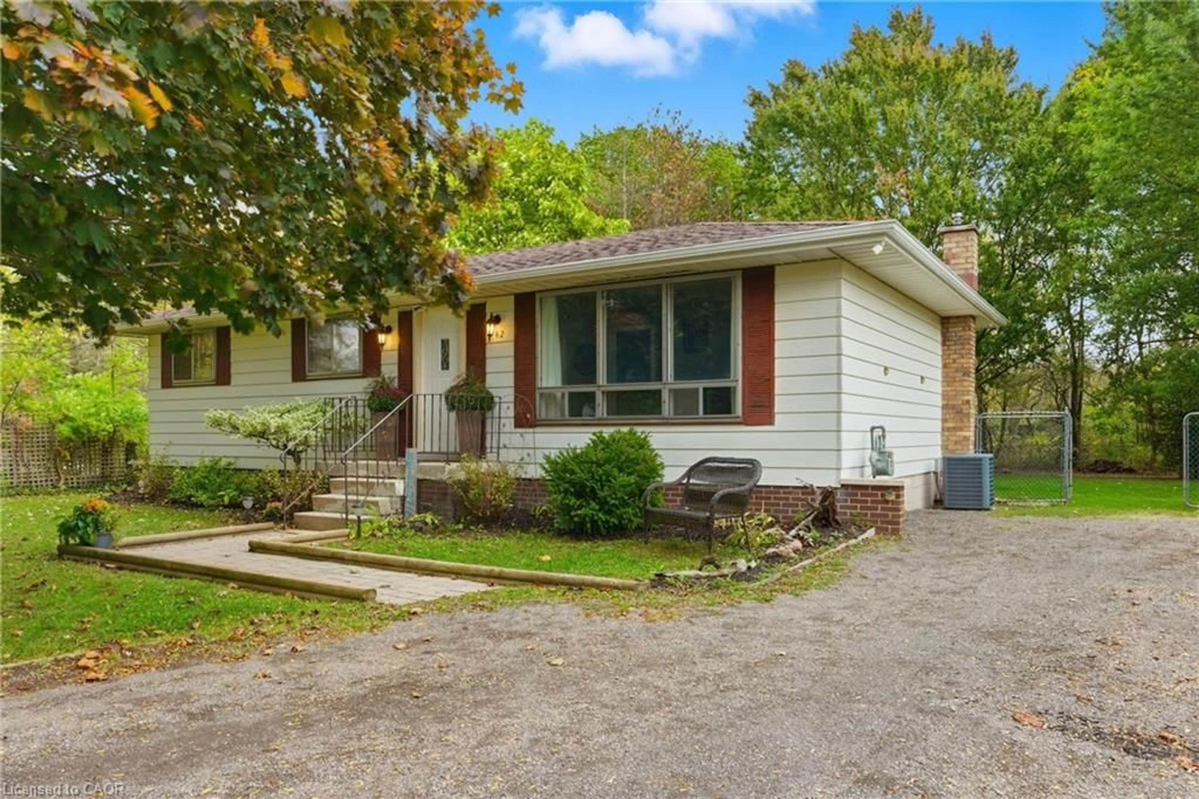 Home with vinyl exterior material, street for 62 Oswego Park Rd, Dunnville Ontario N1A 2W2