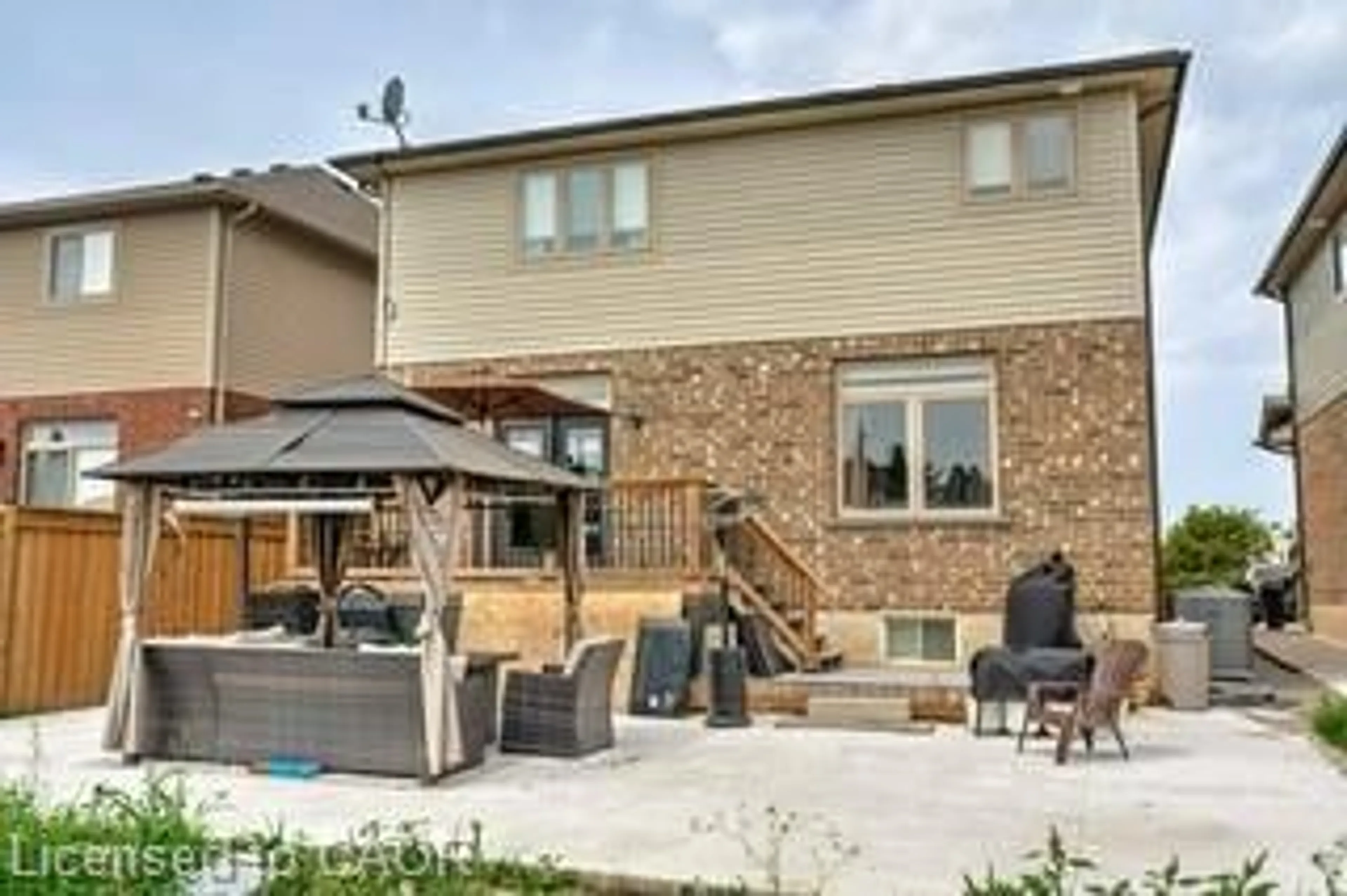 Patio, street for 12 Mitten Crt, Hamilton Ontario L8W 0B3