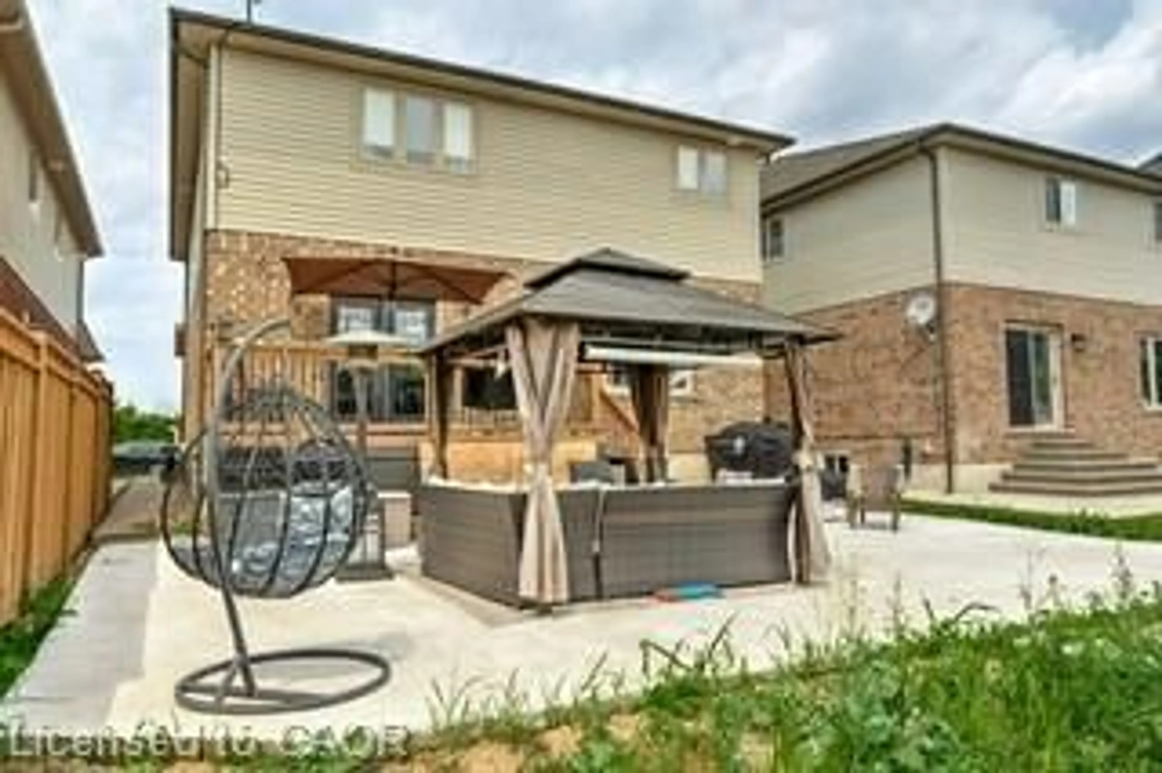 Patio, street for 12 Mitten Crt, Hamilton Ontario L8W 0B3