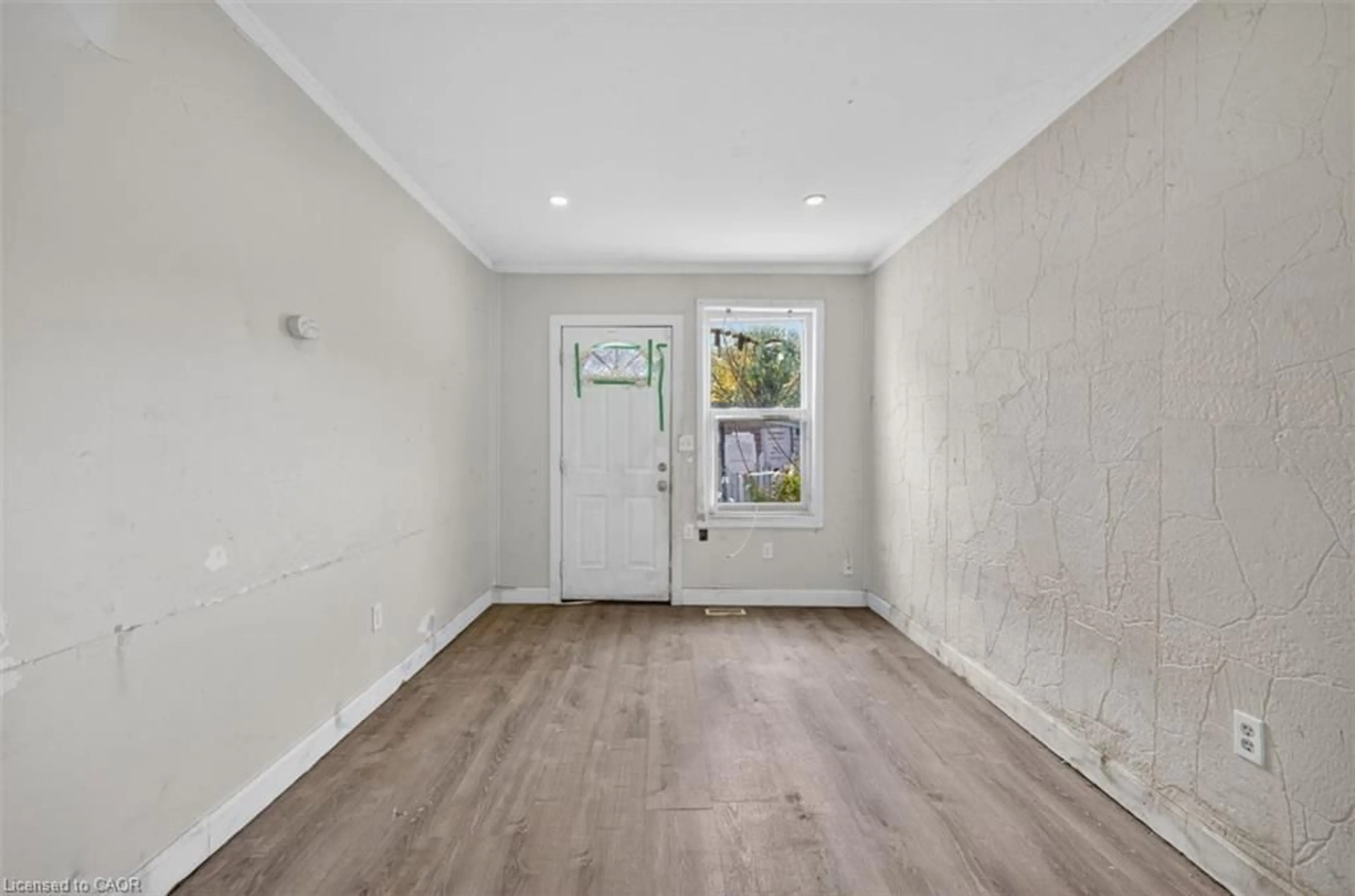 A pic of a room for 97 Evans St, Hamilton Ontario L8L 1W6