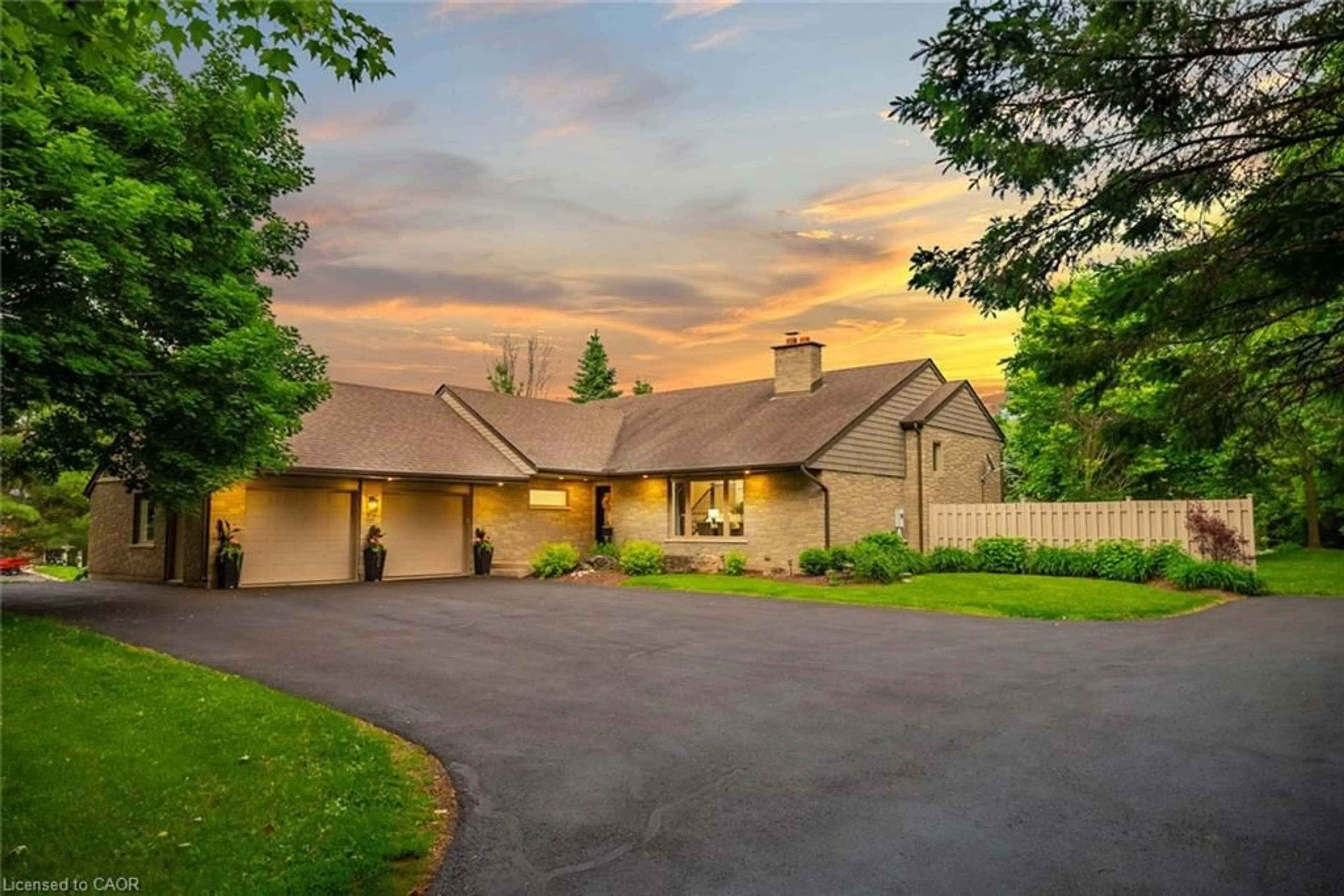 A pic from outside/outdoor area/front of a property/back of a property/a pic from drone, street for 2038 15 Side Rd, Milton Ontario L0P 1J0