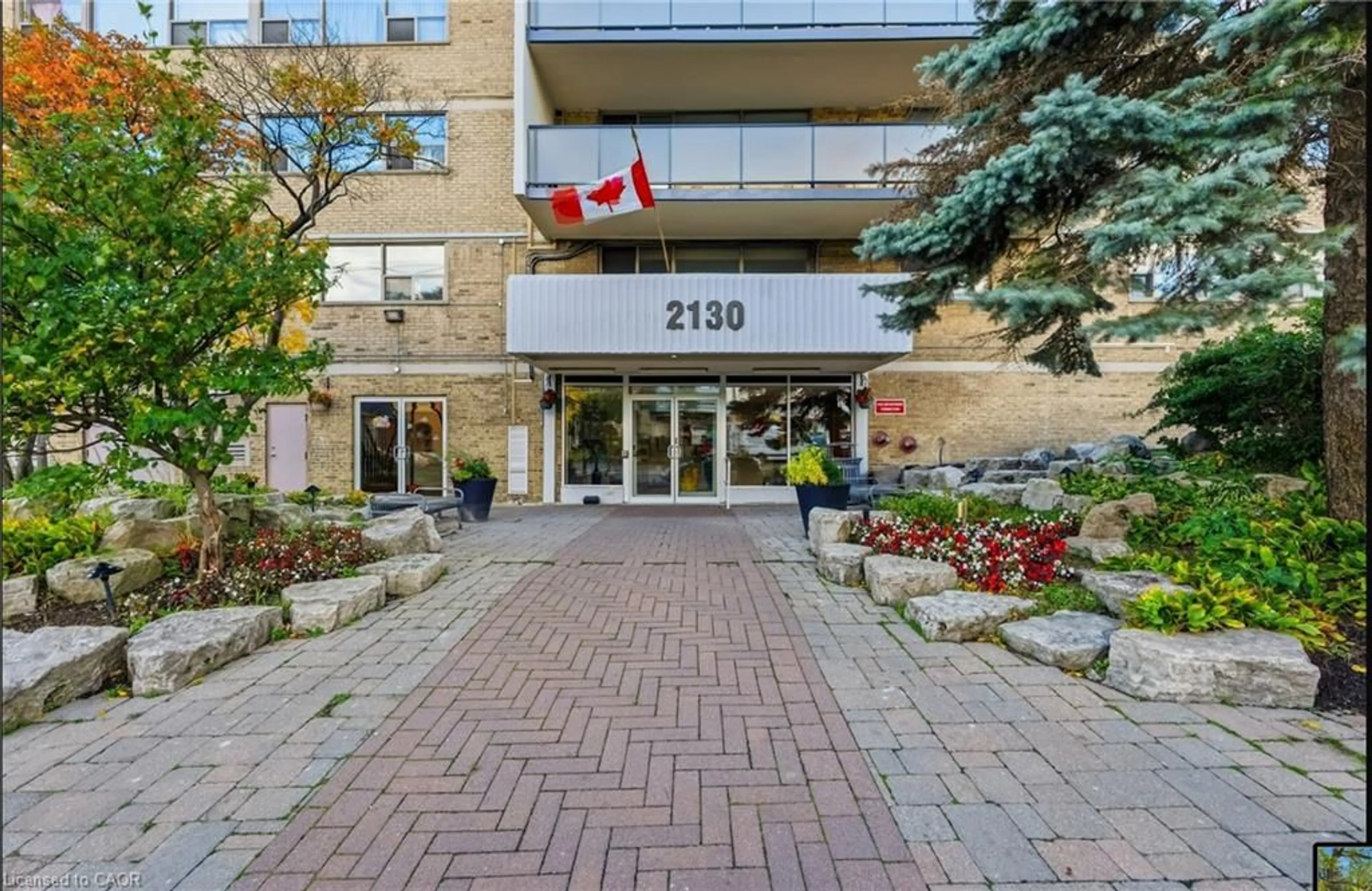 Indoor foyer for 2130 Weston Rd #405, Toronto Ontario M3N 3R9