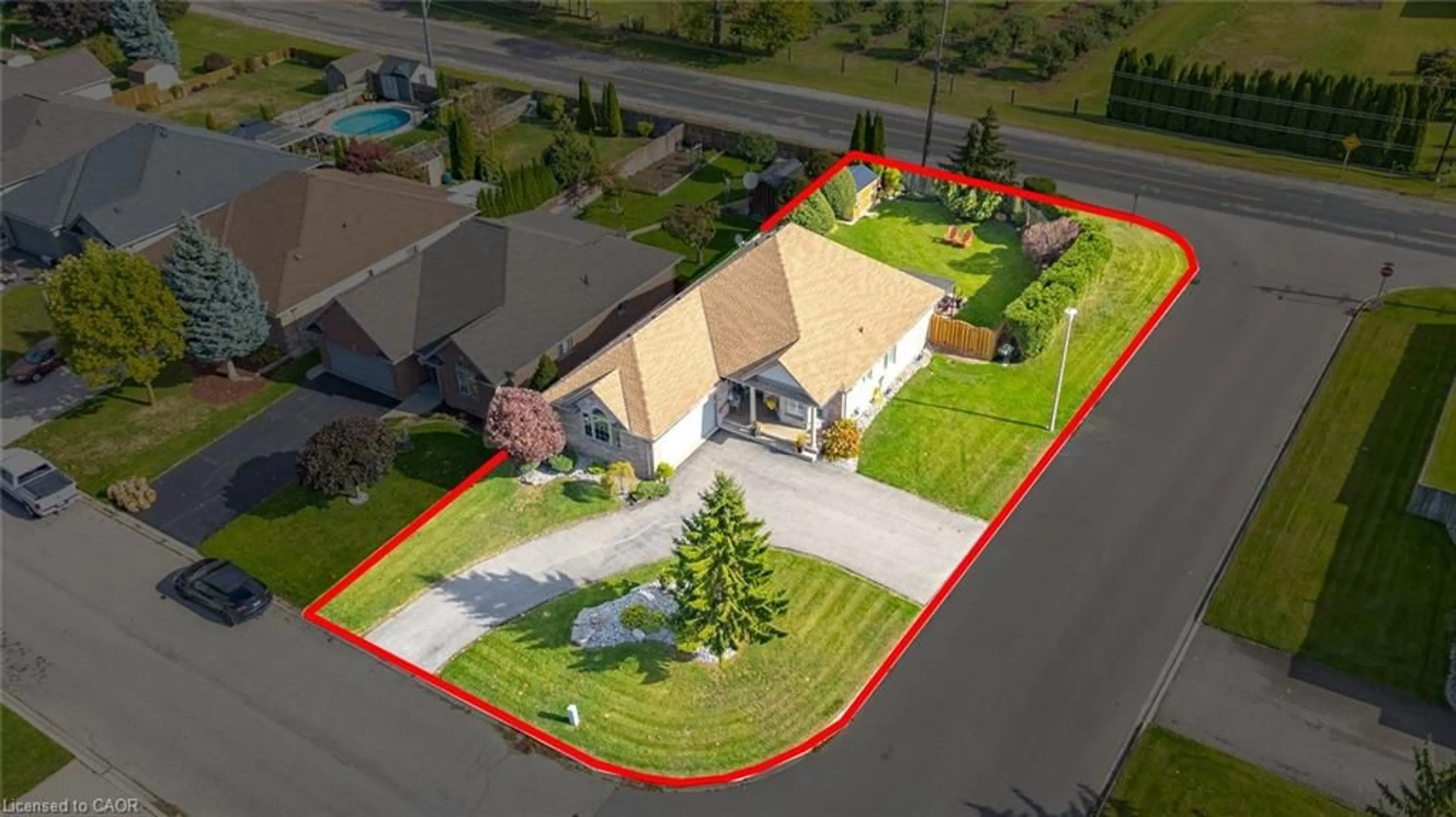 A pic from outside/outdoor area/front of a property/back of a property/a pic from drone, street for 89 Mann Ave, Simcoe Ontario N3Y 5K4