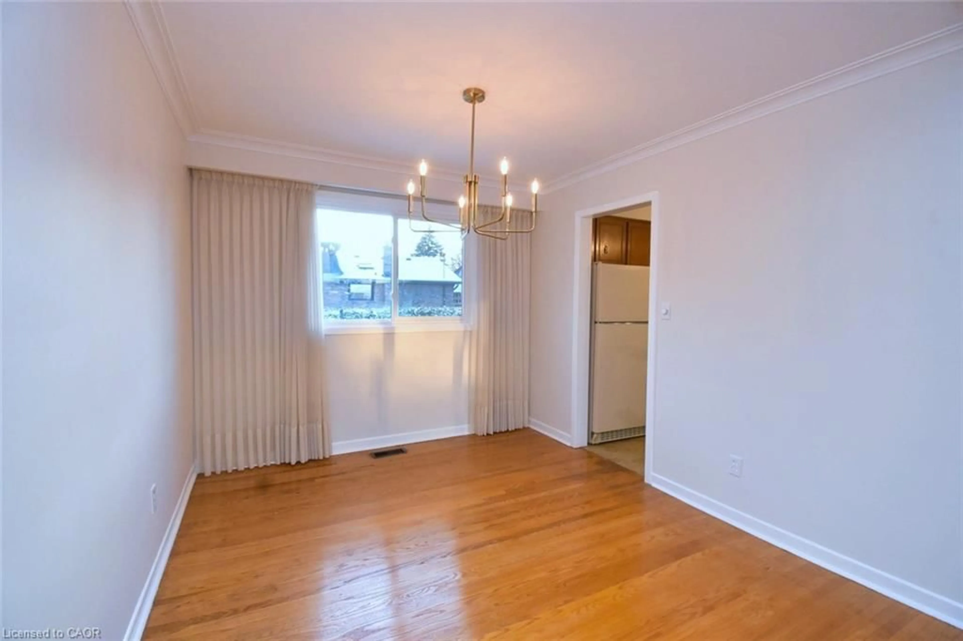 A pic of a room for 510 Cumberland Ave, Burlington Ontario L7N 2X2