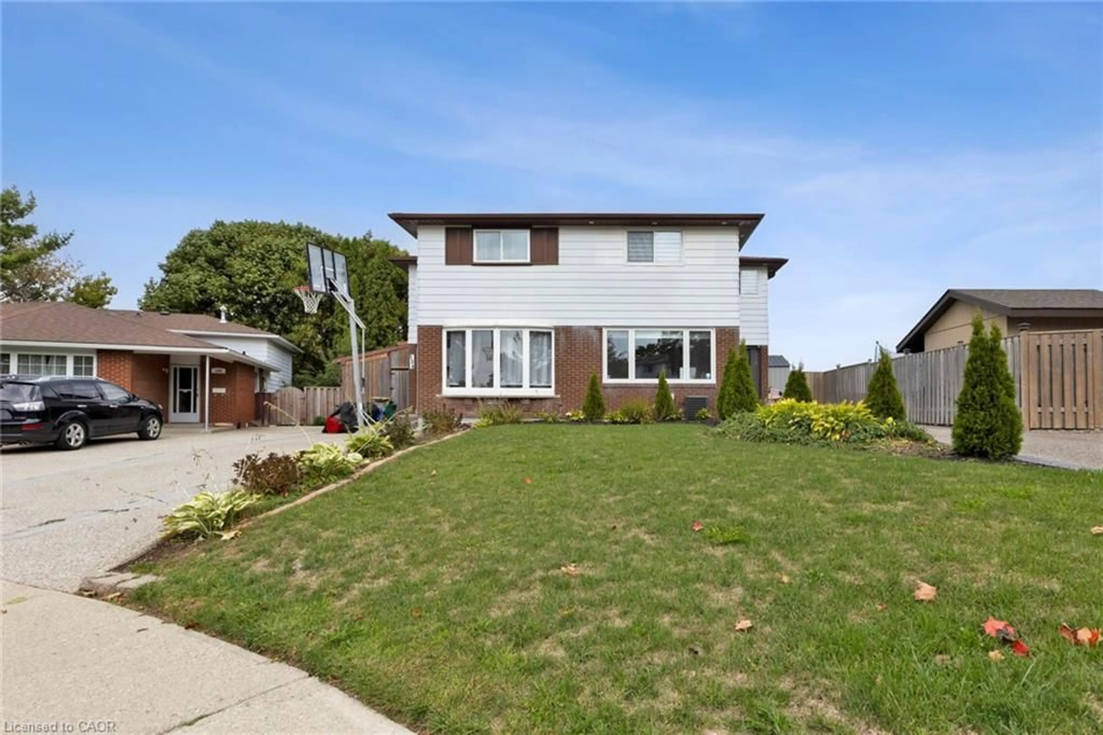 Home with brick exterior material, street for 122 Mooregate Cres, Kitchener Ontario N2M 2G1