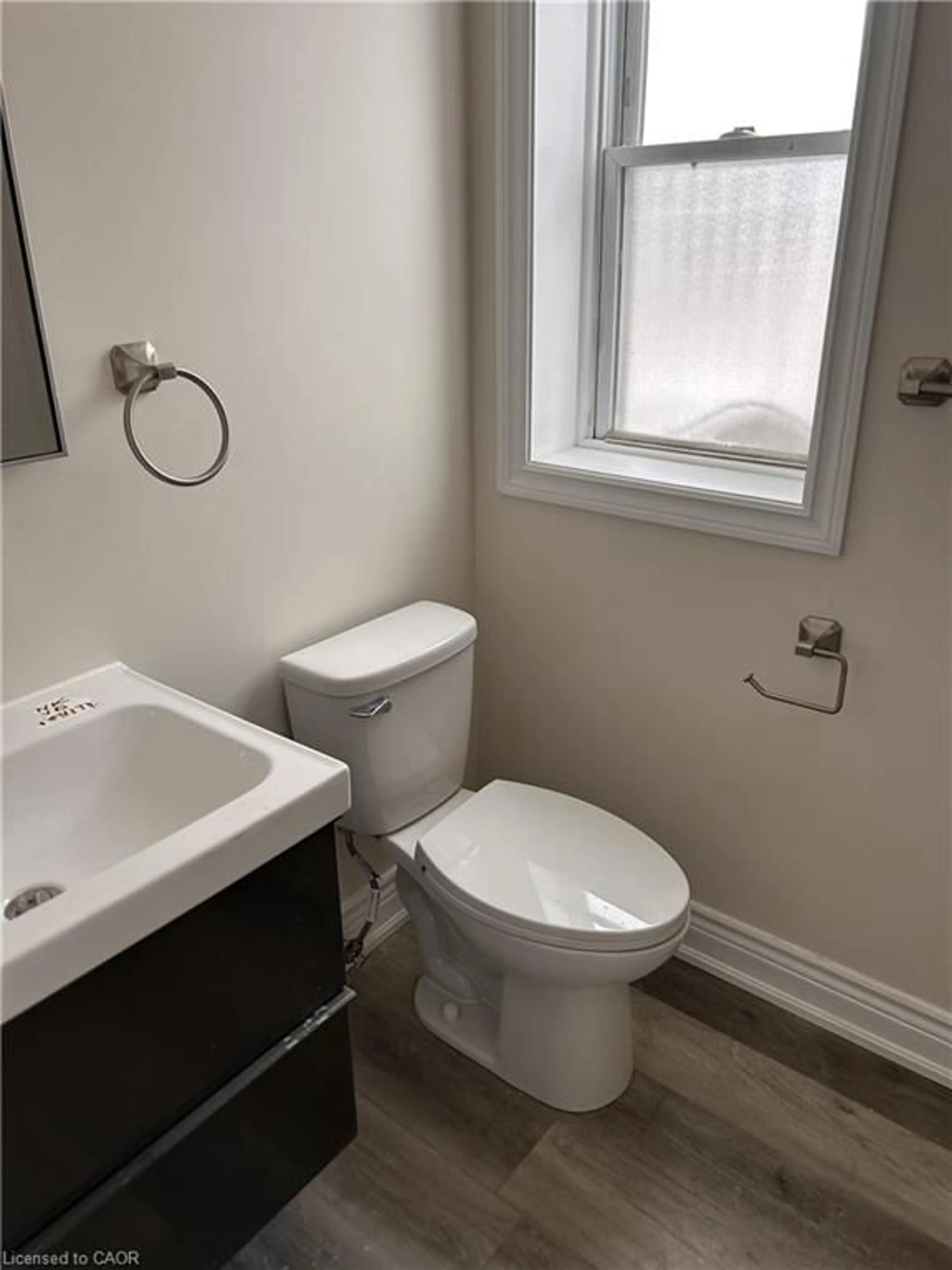 A pic of a room for 33-35 Wood St, Hamilton Ontario L8L 3Y2