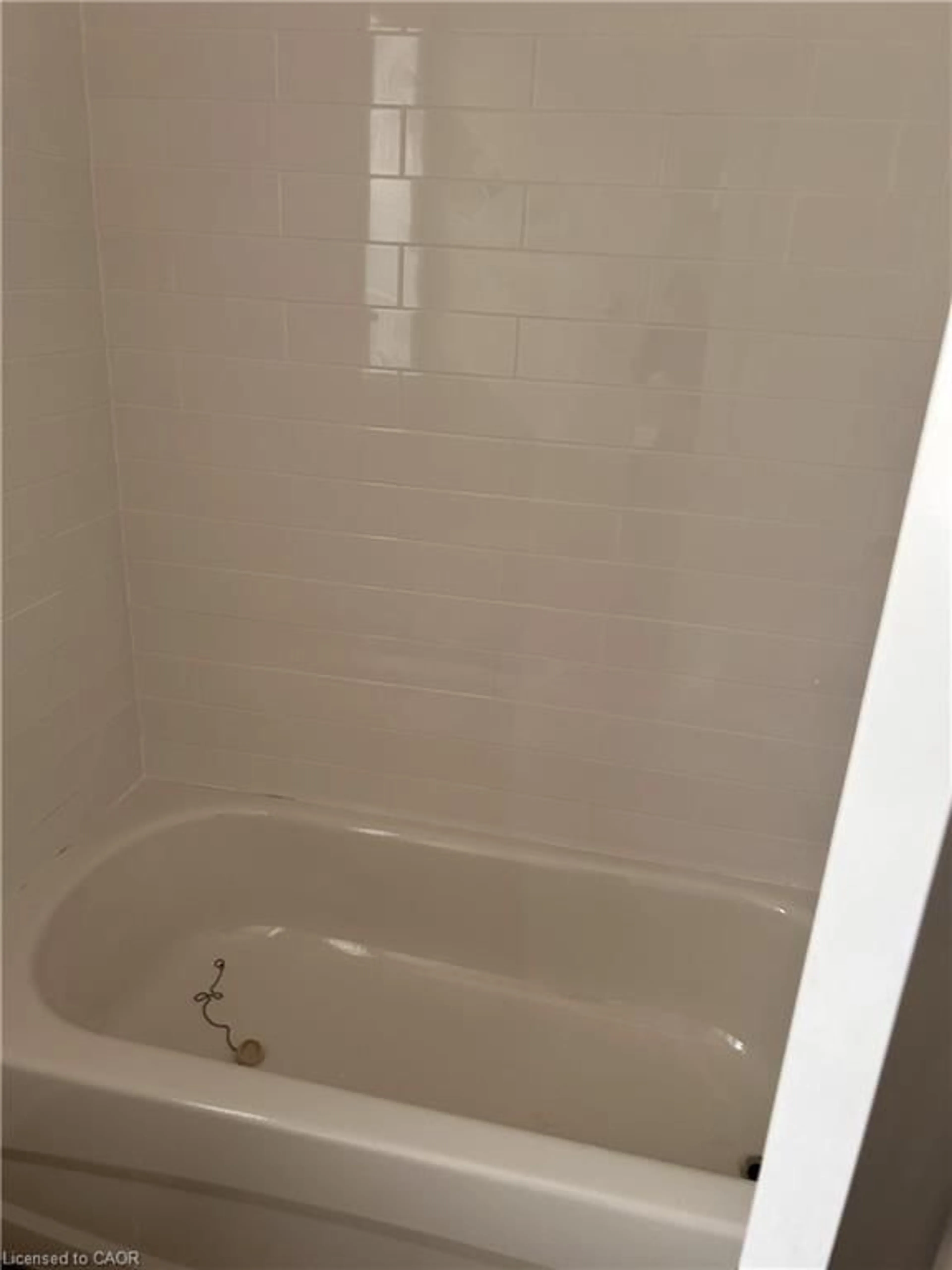 A pic of a room for 33-35 Wood St, Hamilton Ontario L8L 3Y2