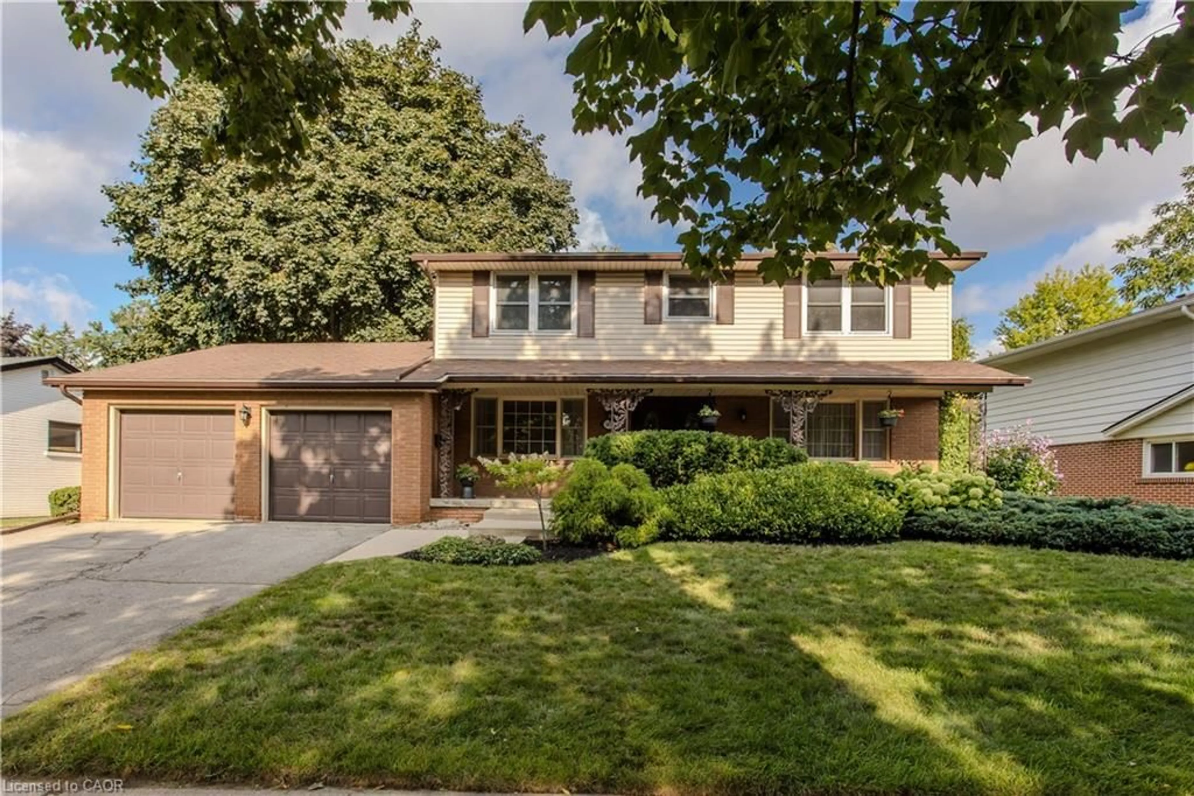Home with vinyl exterior material, street for 3457 Spruce Ave, Burlington Ontario L7N 1K2