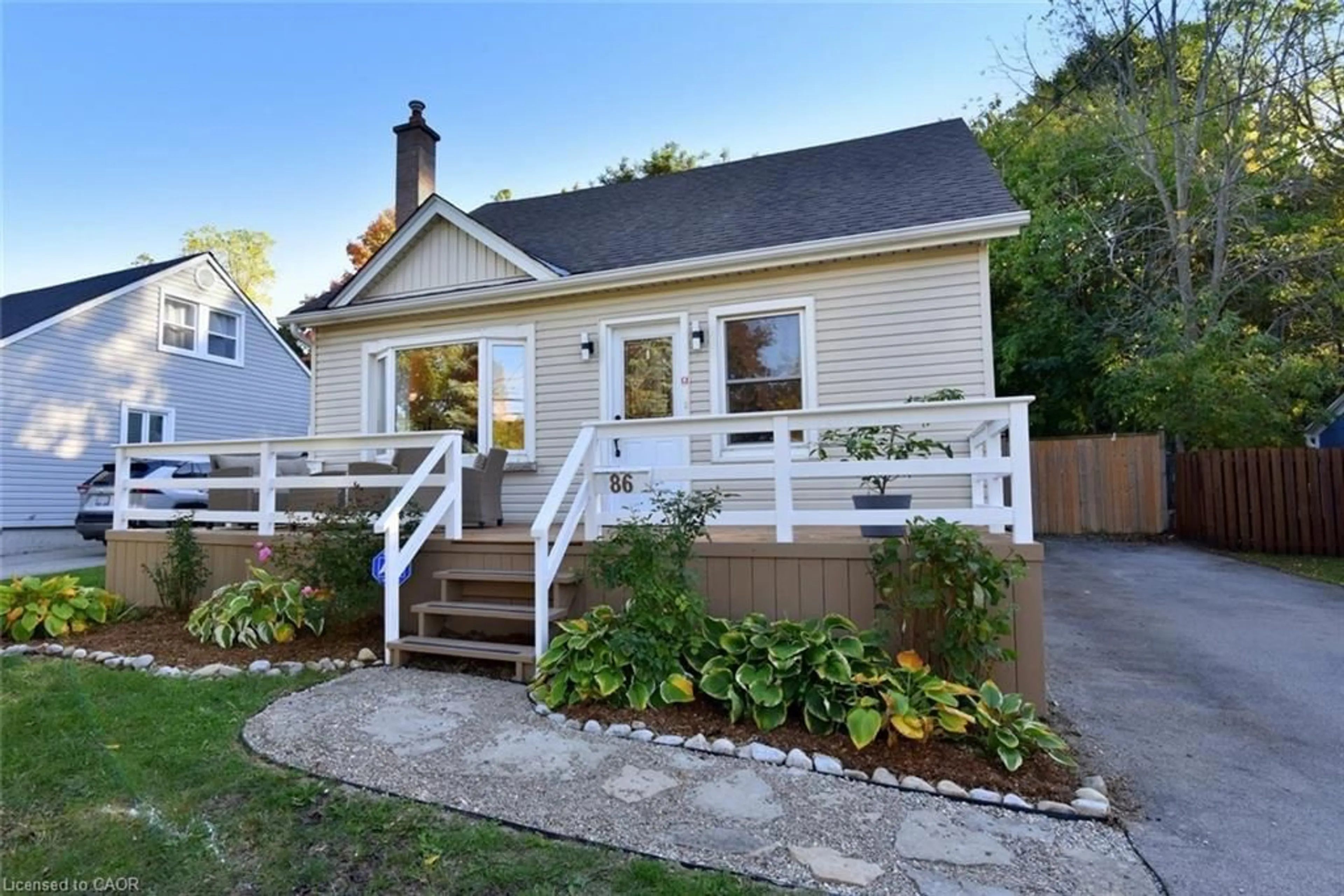 Home with vinyl exterior material, street for 86 Mercer St, Hamilton Ontario L9H 2N6