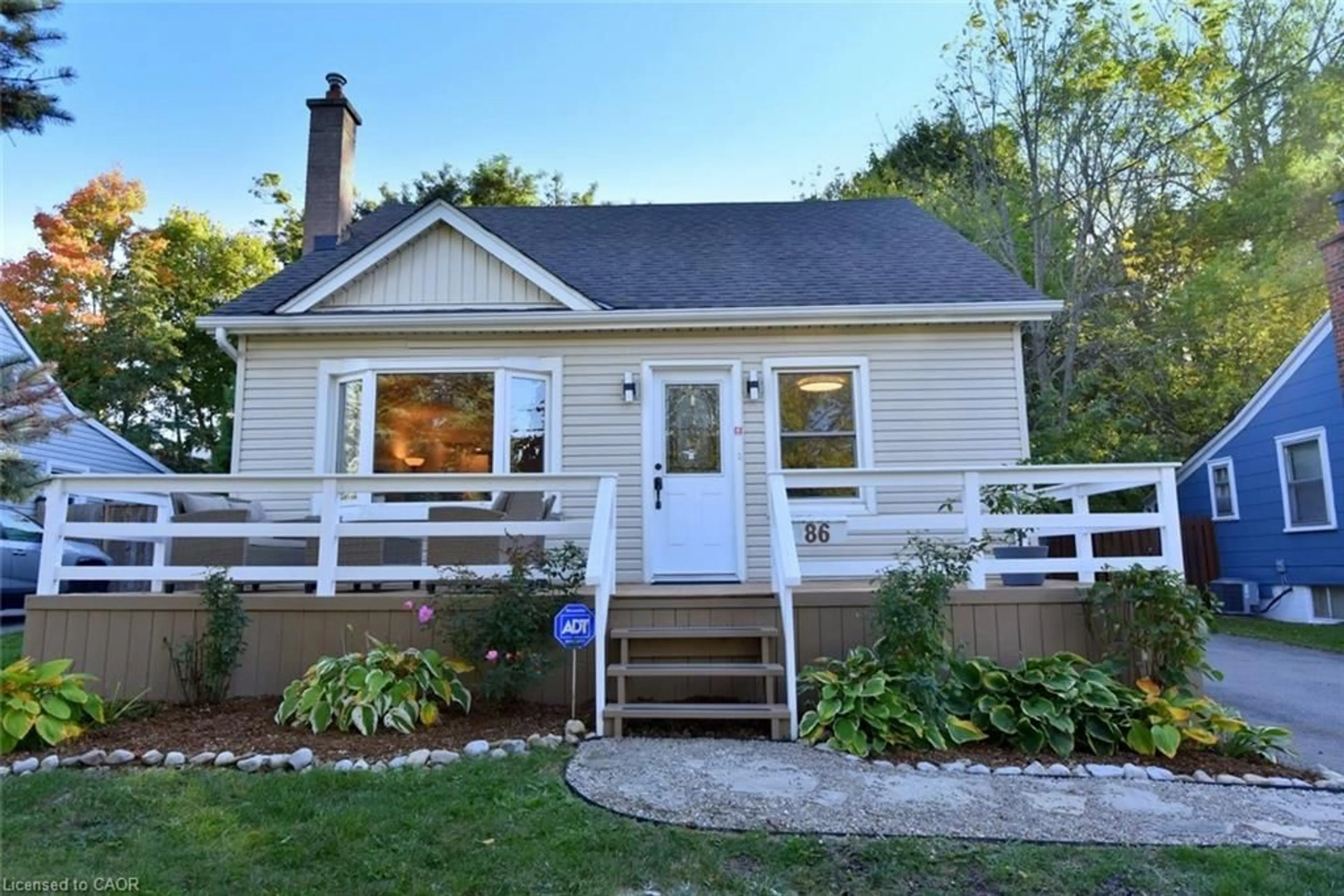 Home with vinyl exterior material, street for 86 Mercer St, Hamilton Ontario L9H 2N6