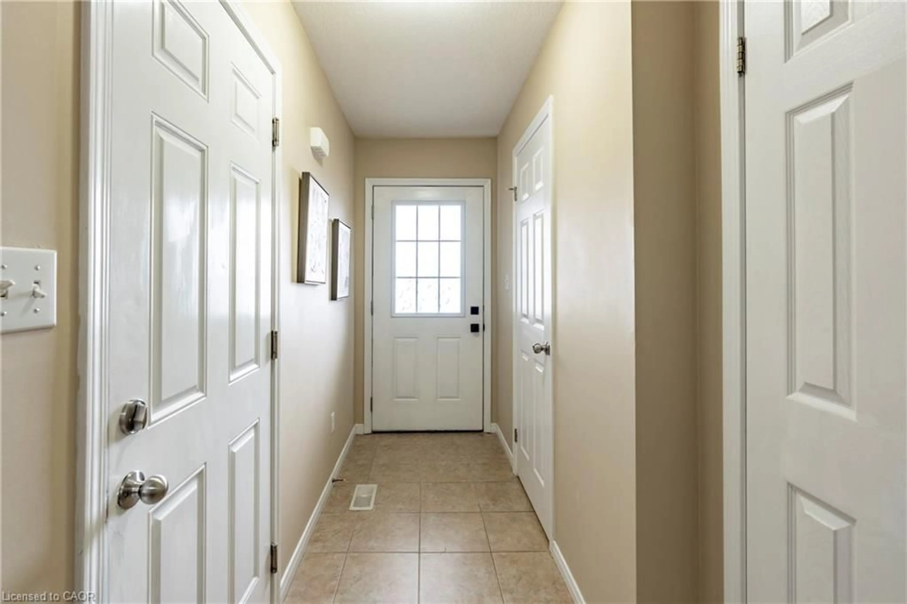 Indoor entryway for 177 Maitland St #J019, Kitchener Ontario N2R 0C3