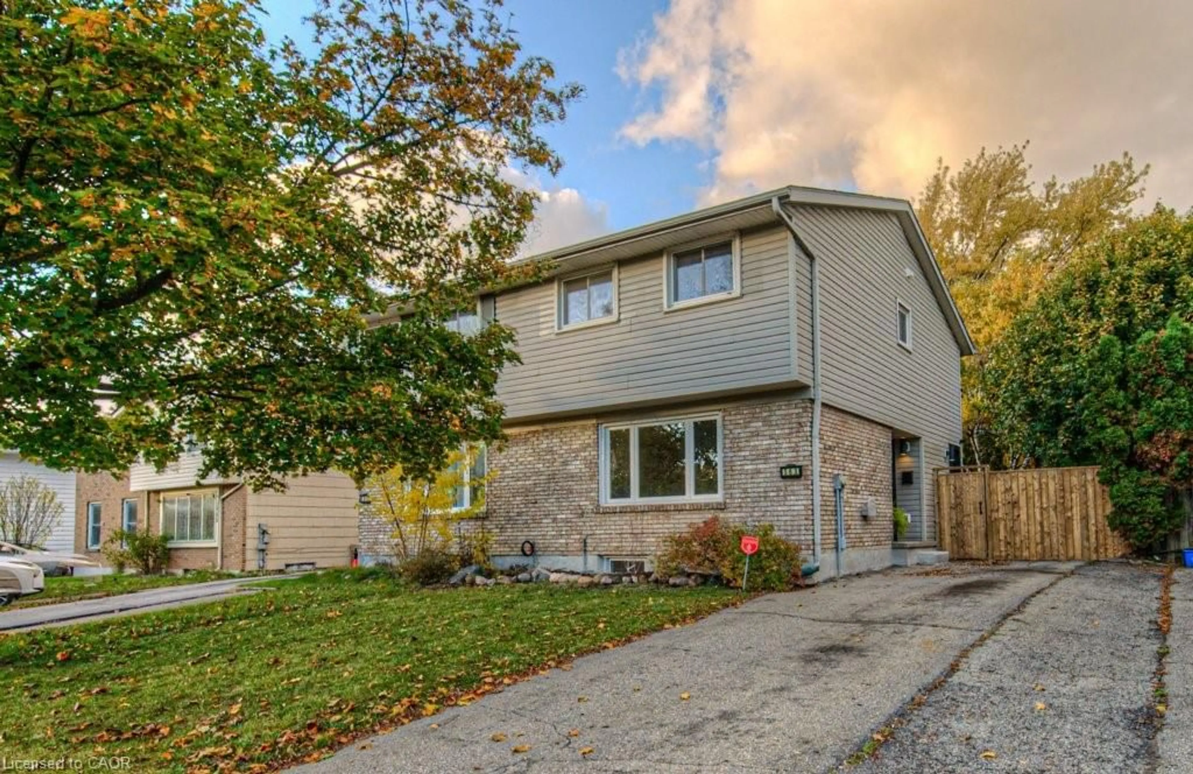 Home with vinyl exterior material, street for 563 Elgin St, Cambridge Ontario N1R 6A2