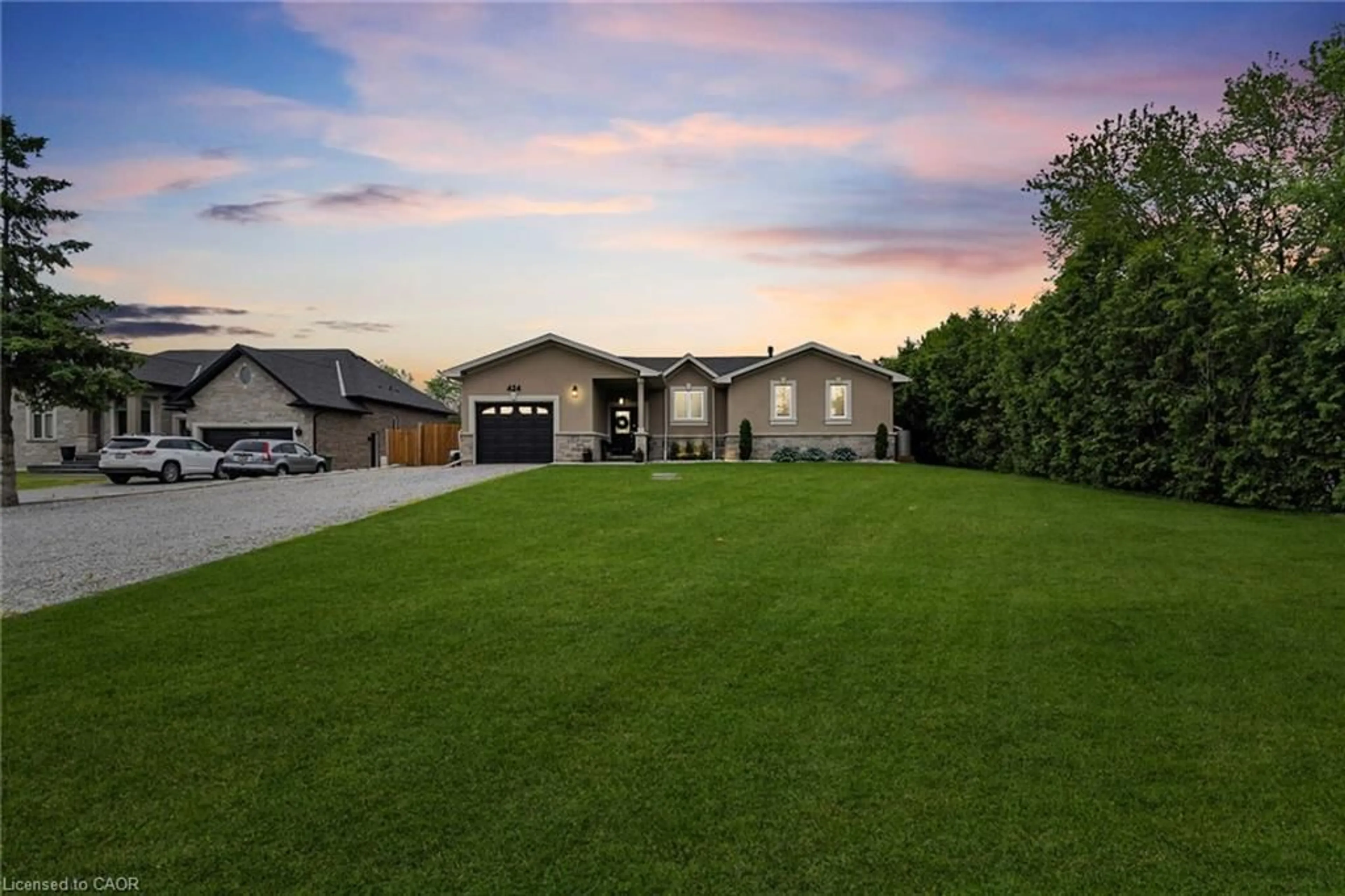 A pic from outside/outdoor area/front of a property/back of a property/a pic from drone, street for 424 Second Rd, Stoney Creek Ontario L8J 2X9