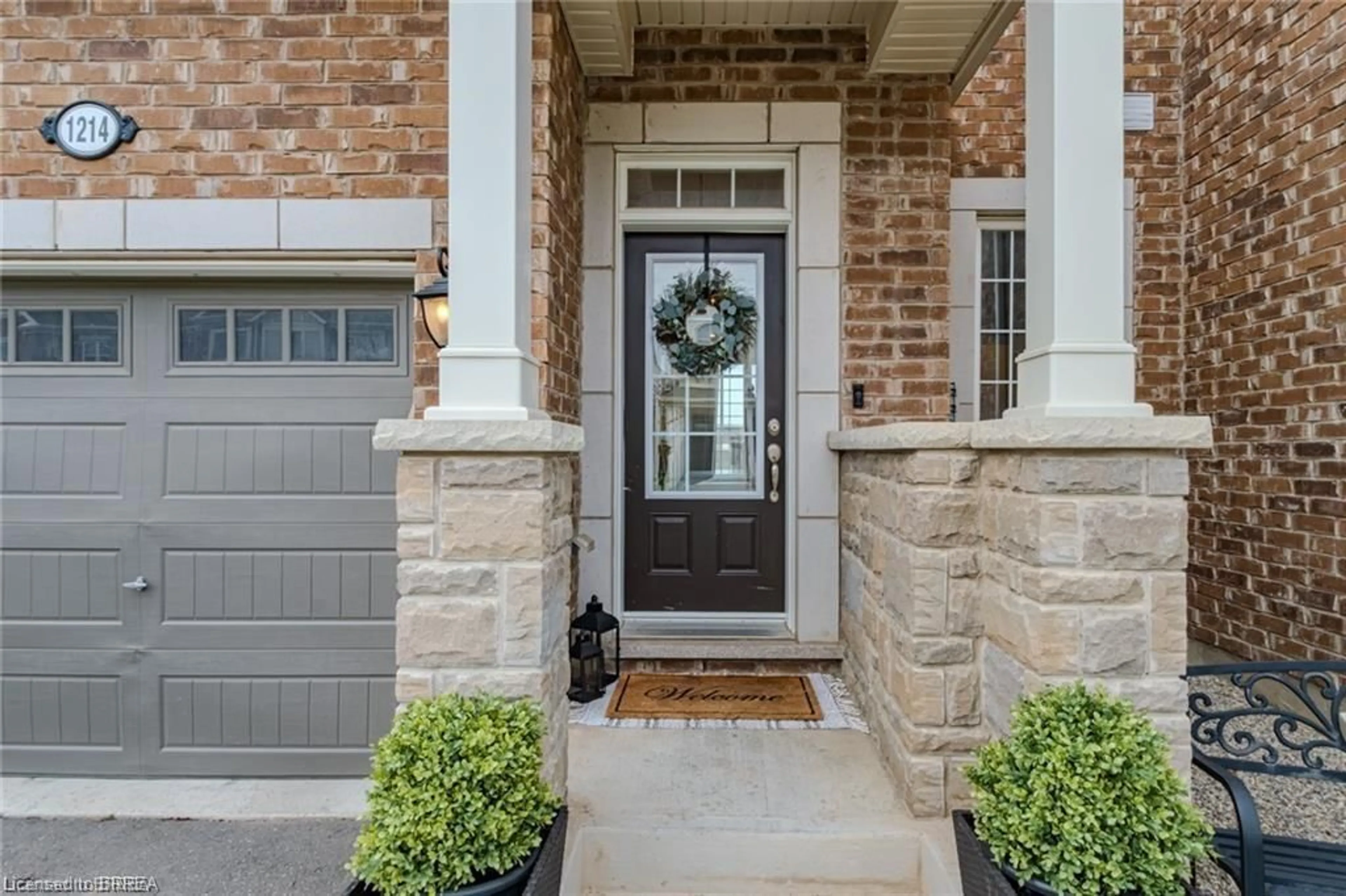 Indoor entryway for 1214 Rose Way, Milton Ontario L9E 1L9