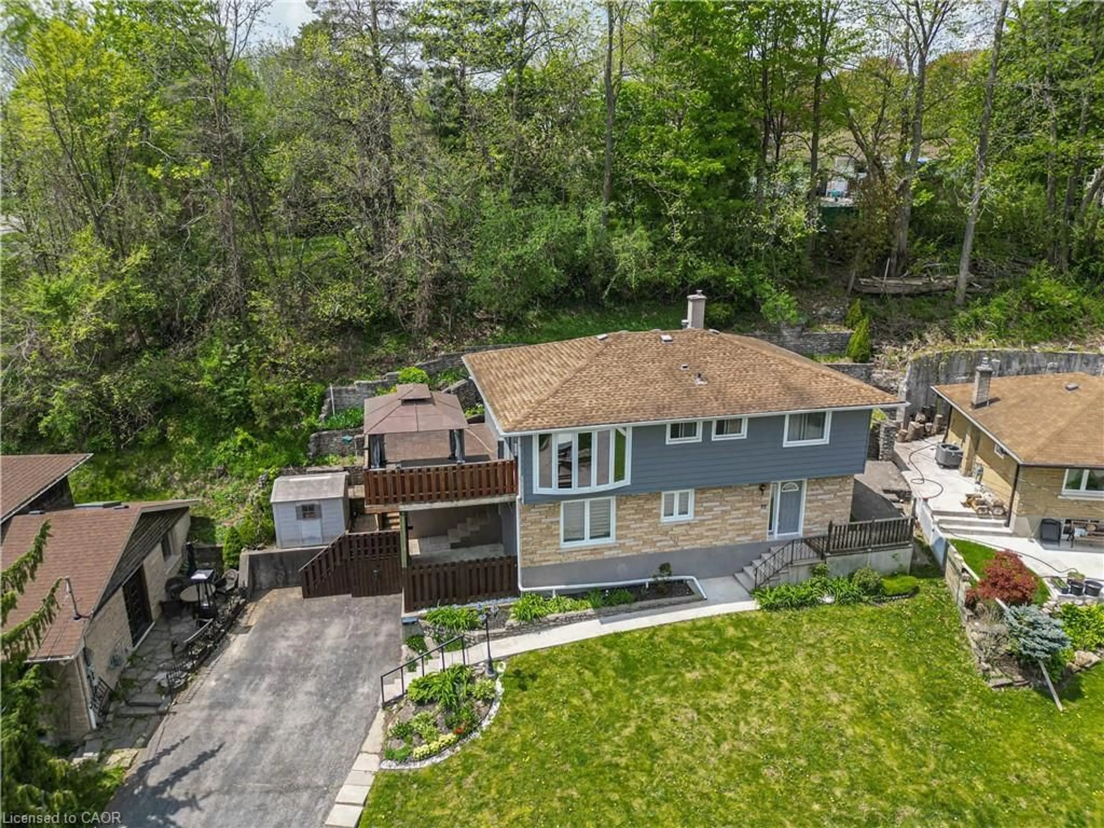 A pic from outside/outdoor area/front of a property/back of a property/a pic from drone, unknown for 22 Dundonald Rd, Cambridge Ontario N1S 3H3