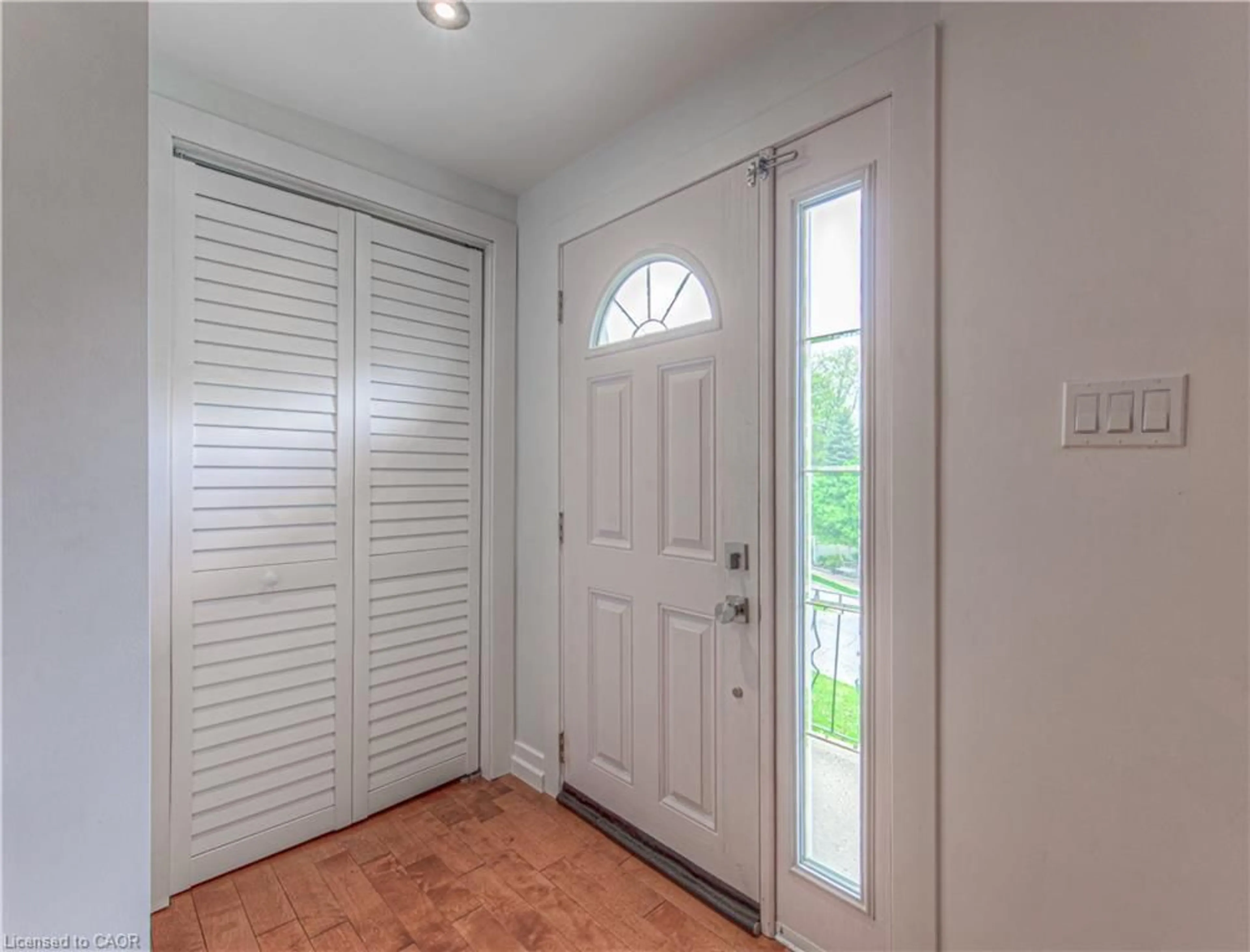 Indoor entryway for 22 Dundonald Rd, Cambridge Ontario N1S 3H3