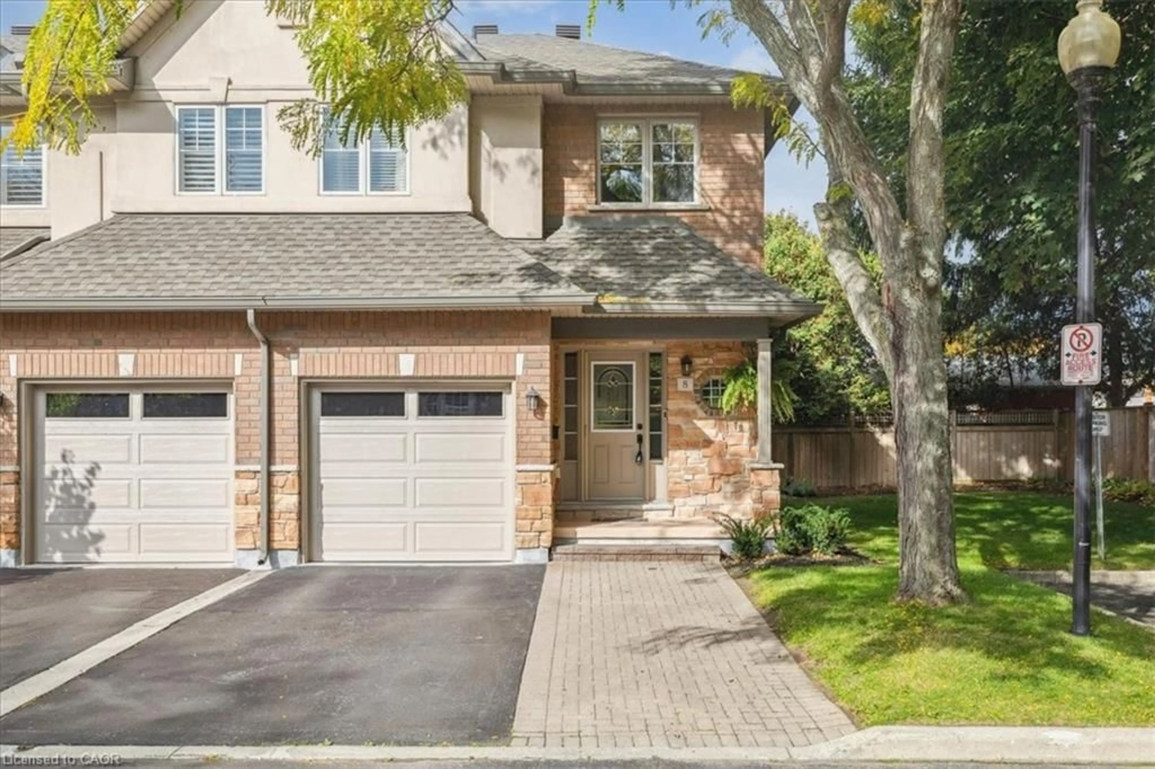 Home with brick exterior material, street for 1019 North Shore Blvd #8, Burlington Ontario L7T 1X8