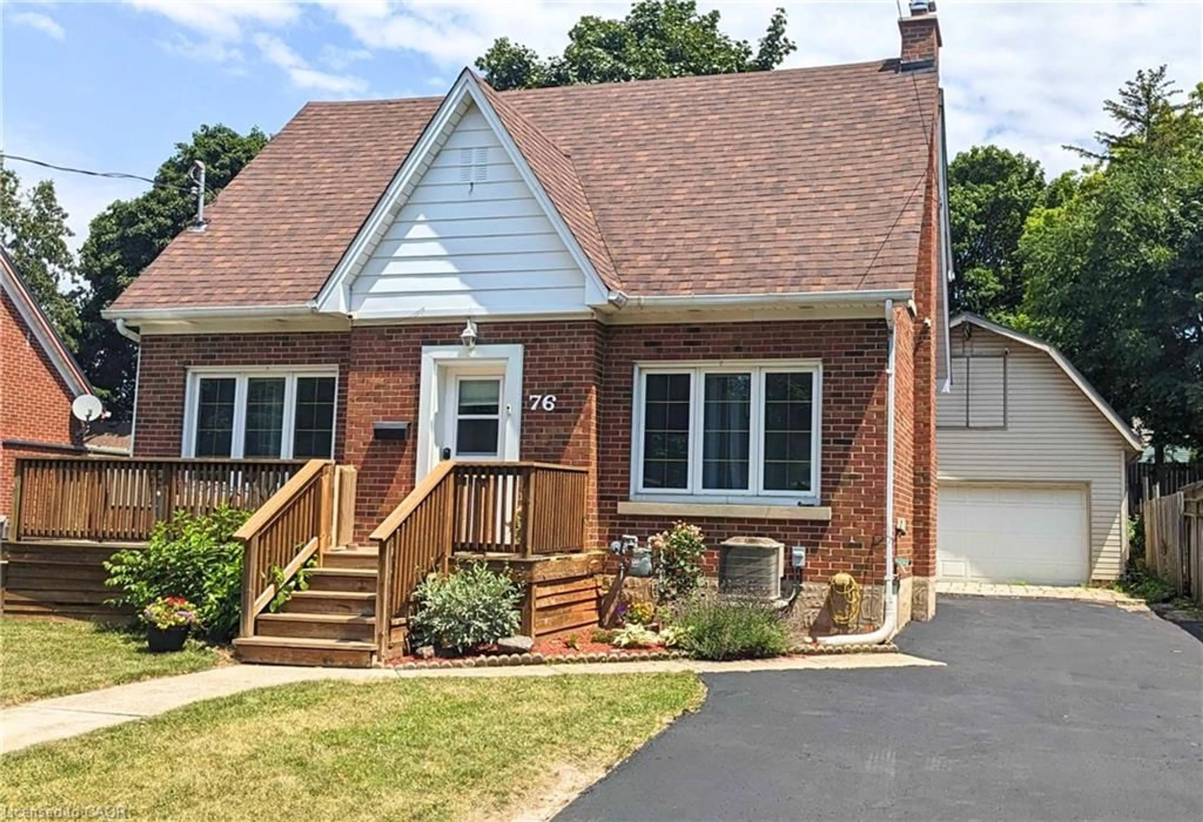 Home with brick exterior material, street for 76 Brentwood Ave, Kitchener Ontario N2H 2C8