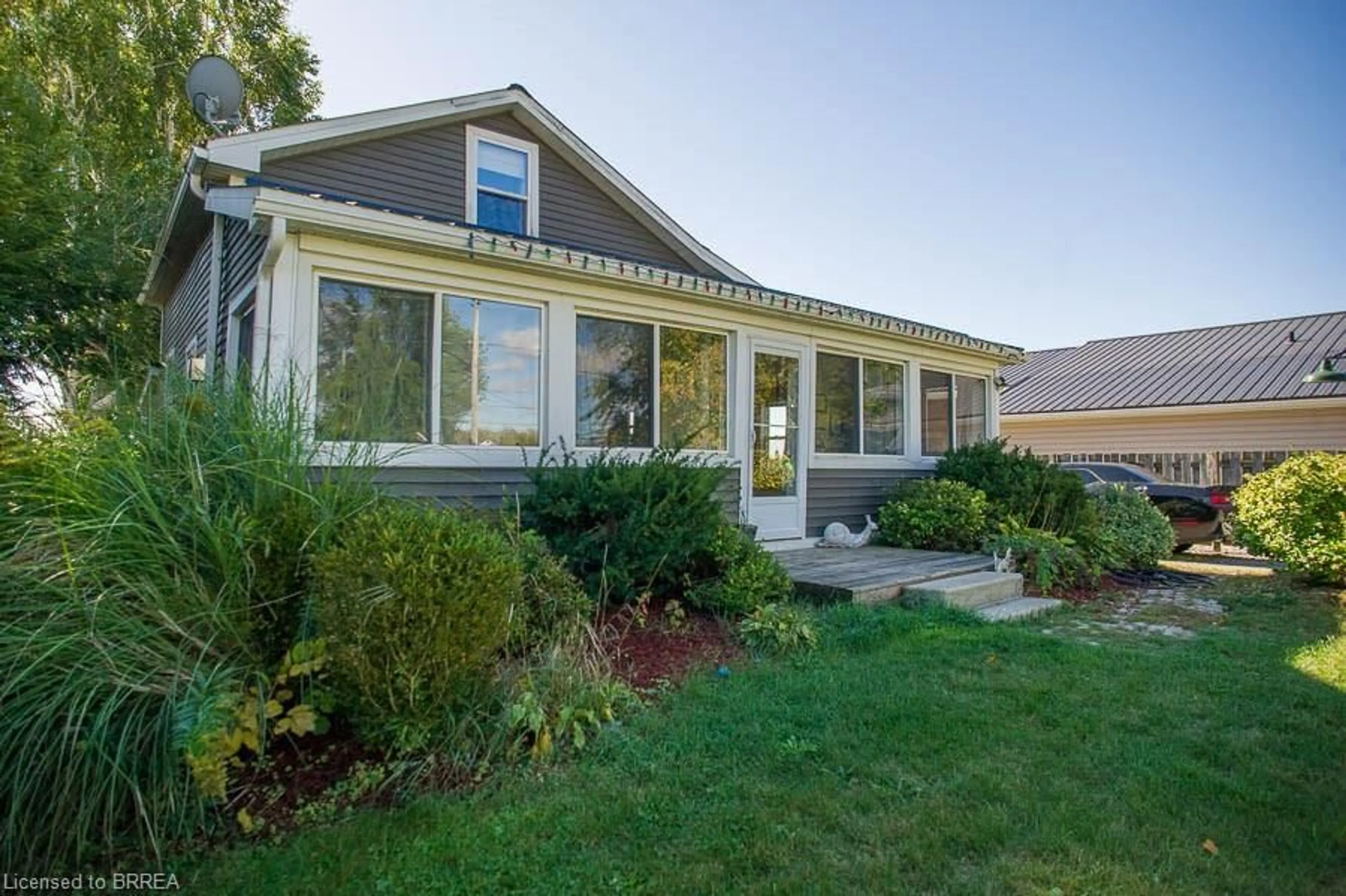 Home with vinyl exterior material, unknown for 38 Queen St, St. Williams Ontario N0E 1P0