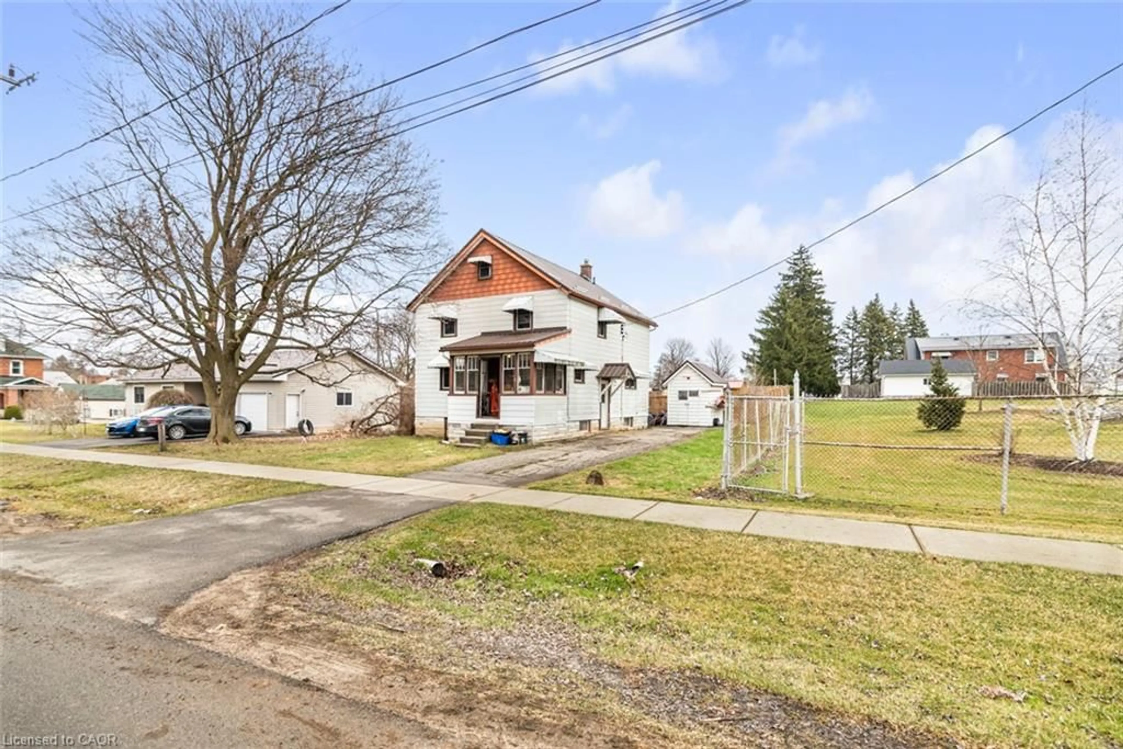 A pic from outside/outdoor area/front of a property/back of a property/a pic from drone, street for 12 Seneca St, Cayuga Ontario N0A 1E0