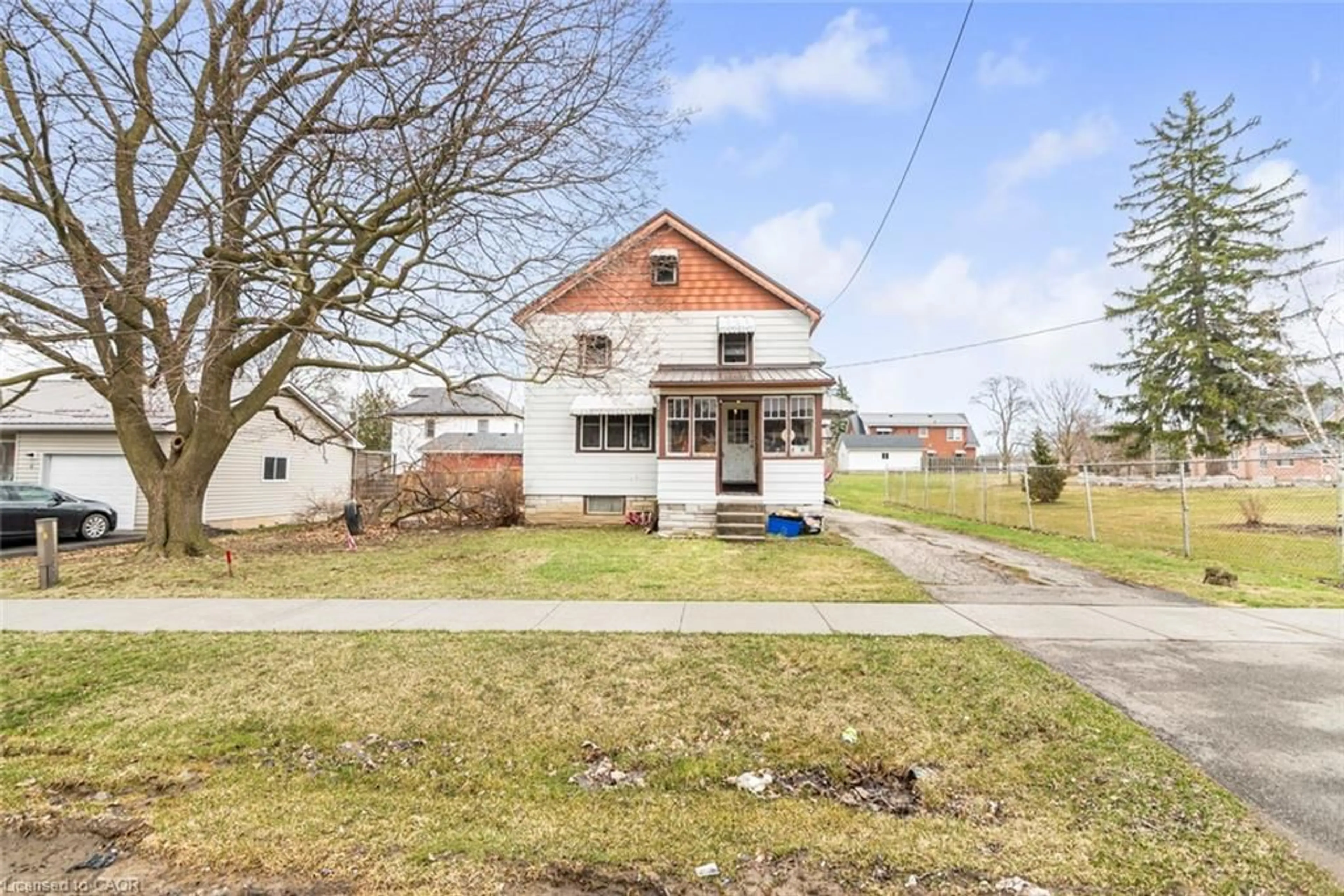 A pic from outside/outdoor area/front of a property/back of a property/a pic from drone, street for 12 Seneca St, Cayuga Ontario N0A 1E0
