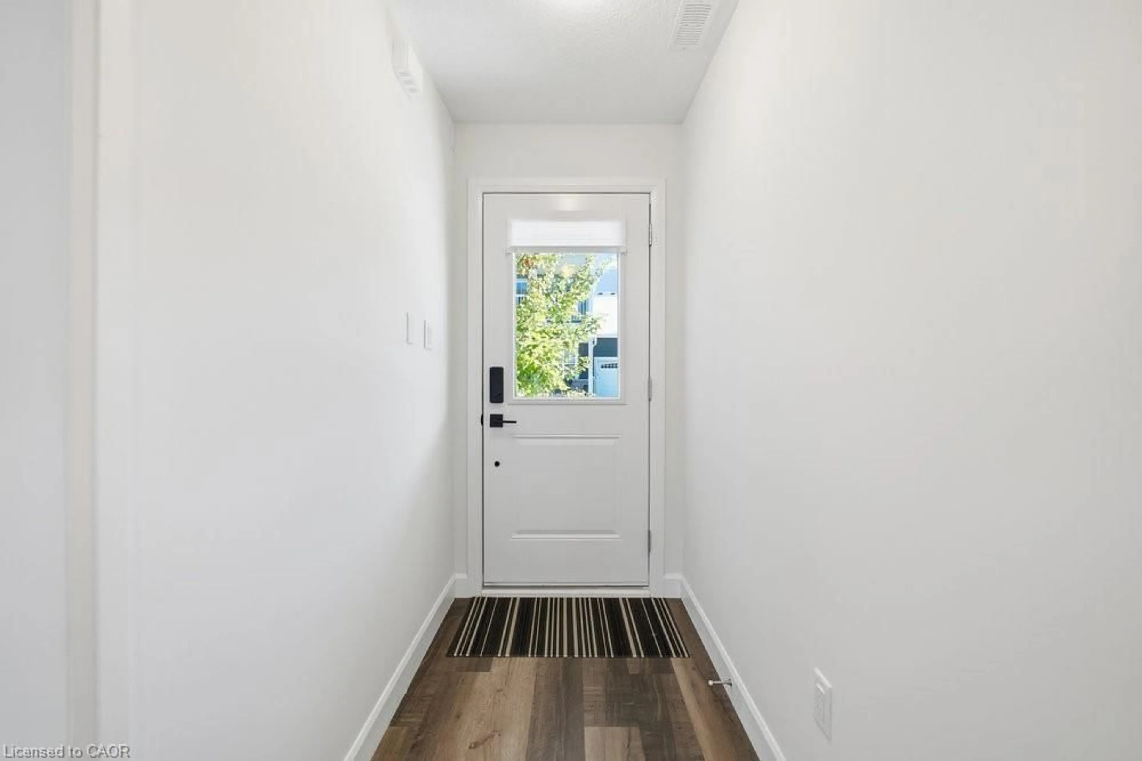 Indoor entryway for 8 Shores Lane #A, Fort Erie Ontario L0S 1B0